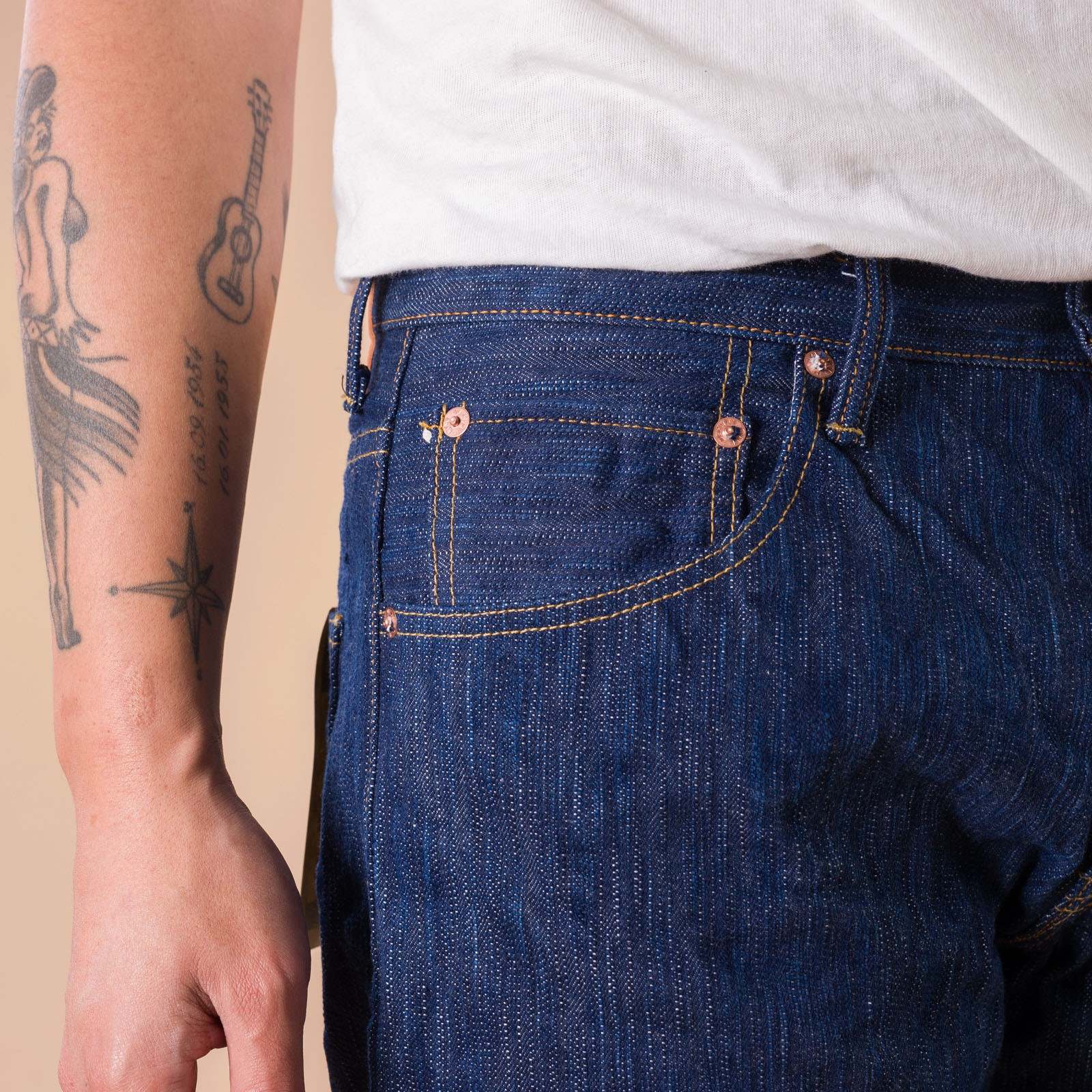 images flâneurs ONI DENIM  274 Awa Shoai Natural Indigo Regular Straight Selvedge Denim coin pocket worn