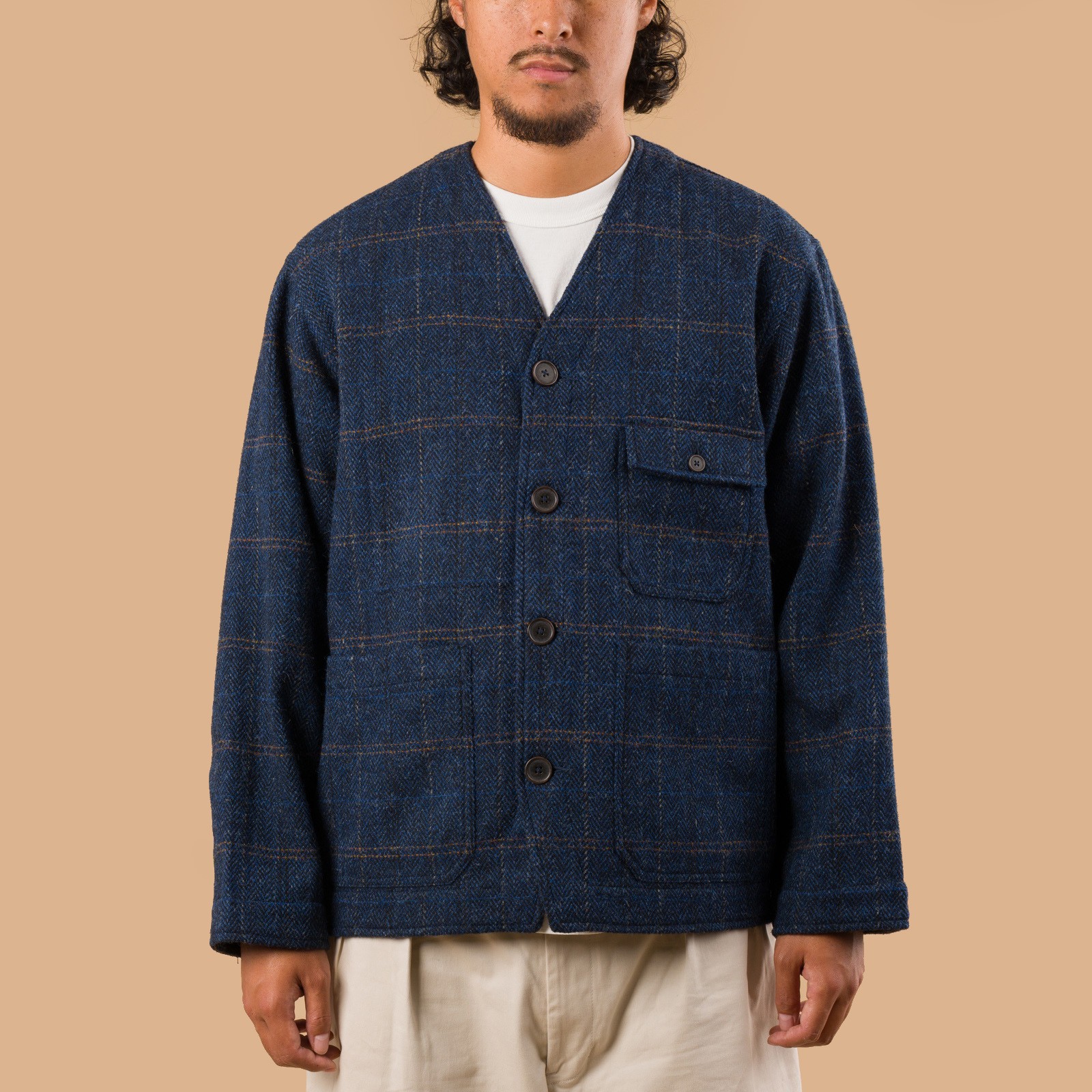 image de face UNIVERSAL WORKS x FLÂNEURS Harris Tweed Plaid Cabin Jacket Navy