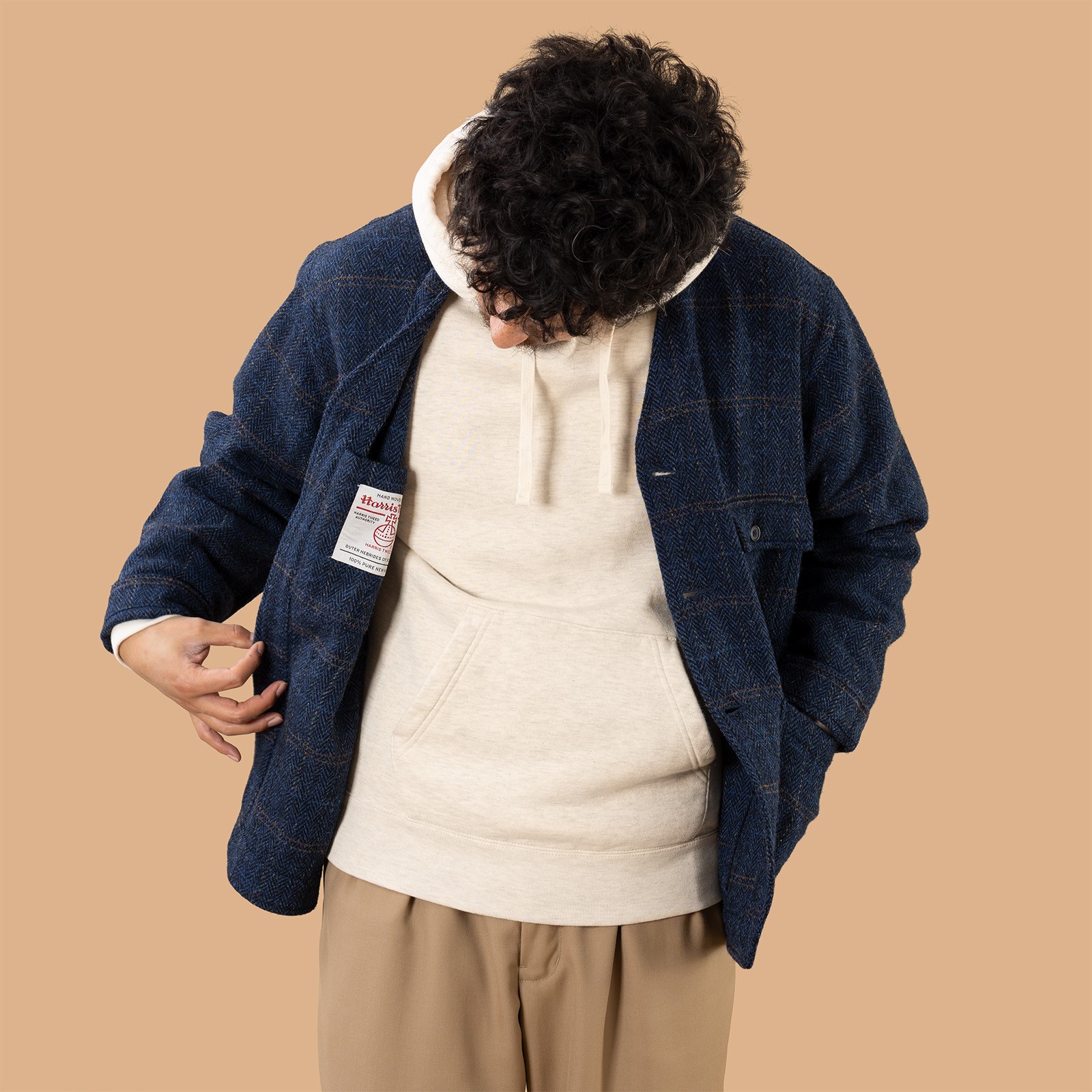 image de dos UNIVERSAL WORKS x FLÂNEURS Harris Tweed Plaid Cabin Jacket Navy