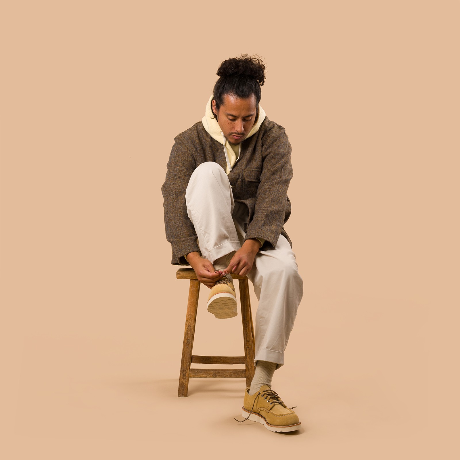 vignette UNIVERSAL WORKS x FLÂNEURS Harris Tweed Plaid Cabin Jacket Gold silhouette 3