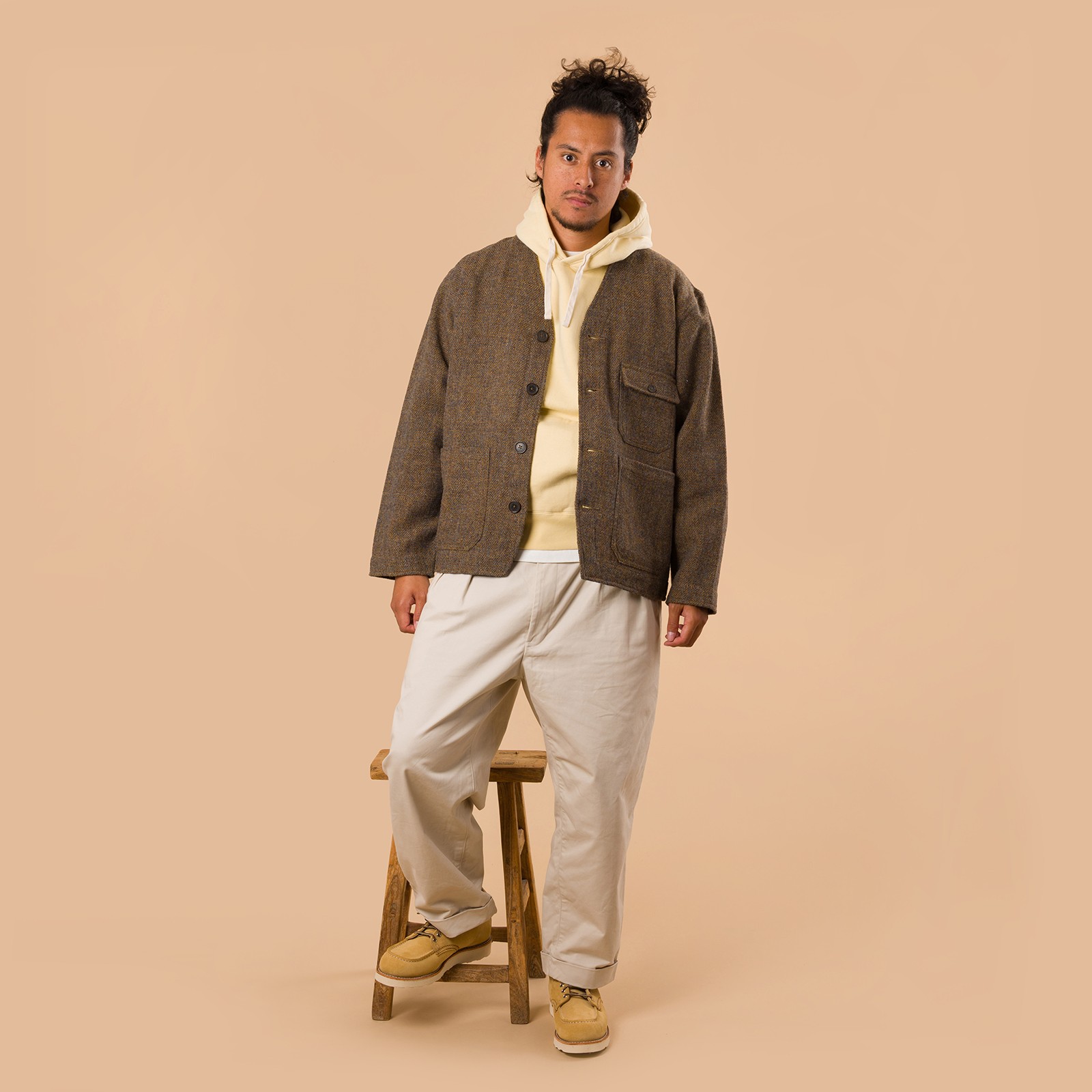 vignette UNIVERSAL WORKS x FLÂNEURS Harris Tweed Plaid Cabin Jacket Gold silhouette 2