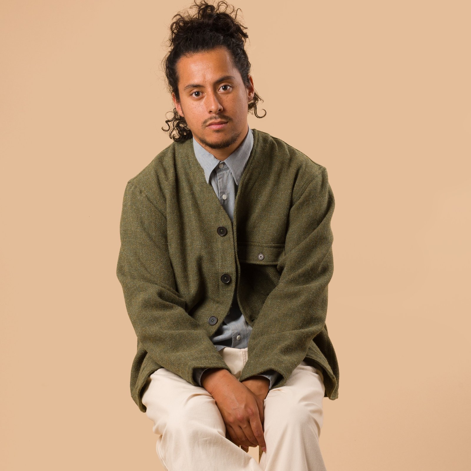 silhouette de face UNIVERSAL WORKS x FLÂNEURS Harris Tweed Plaid Cabin Jacket Green 1