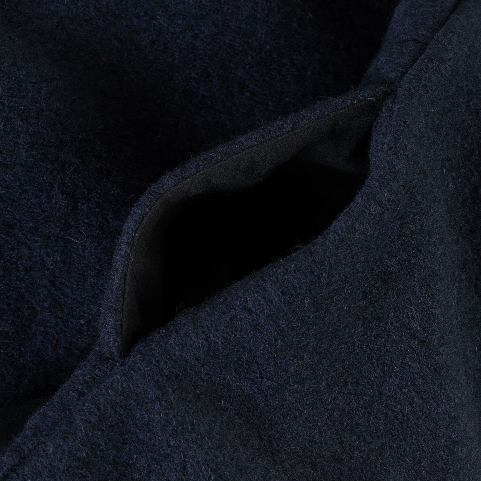 image flâneurs pull col polo Jackman Wool Himo Polo navy poche