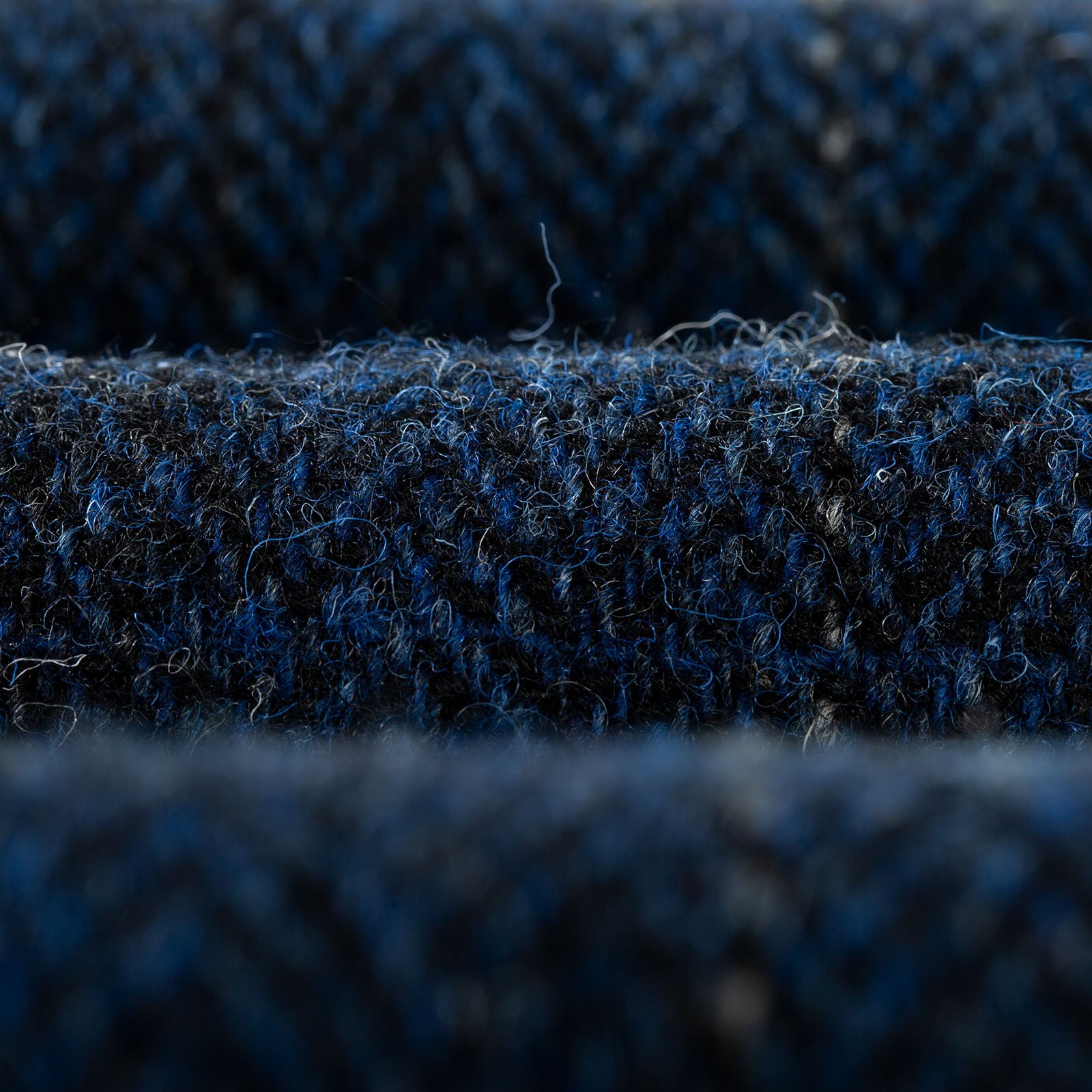 UNIVERSAL WORKS x FLÂNEURS Harris Tweed Plaid Cabin Jacket Navy closup