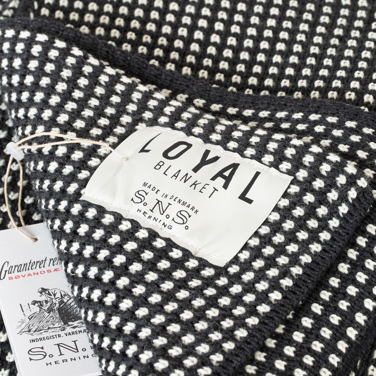 Vignettes  flâneurs SNS HERNING Loyal Blanket Faded Black 4