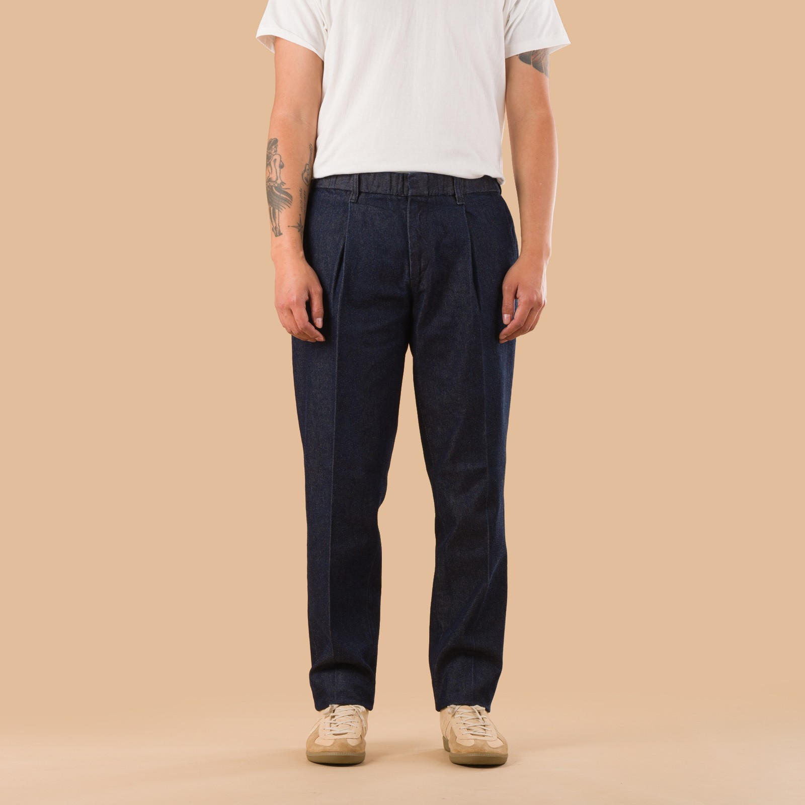 pantalon denim raw ajusté Sugar & Co image flâneurs porté de face