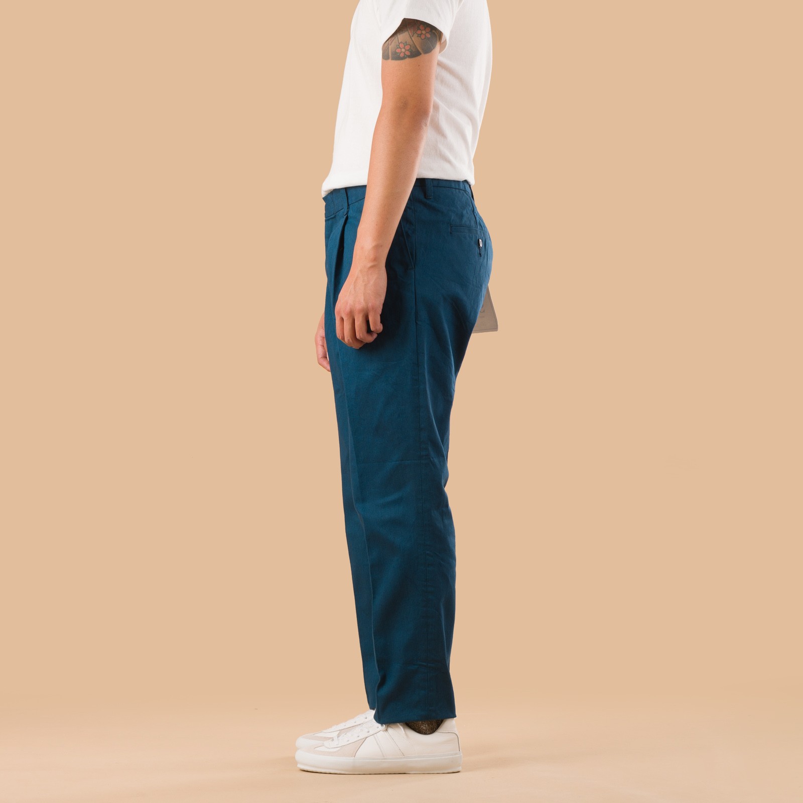 pantalon denim greencast ajusté Sugar & Co image flâneurs porté de profil