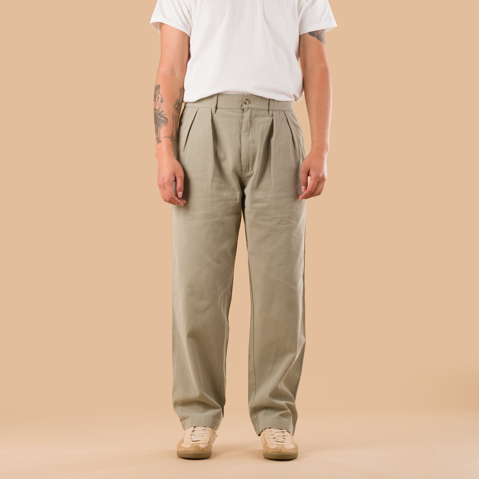 pantalon vert d'eau Sugar & Co image flâneurs porté de face