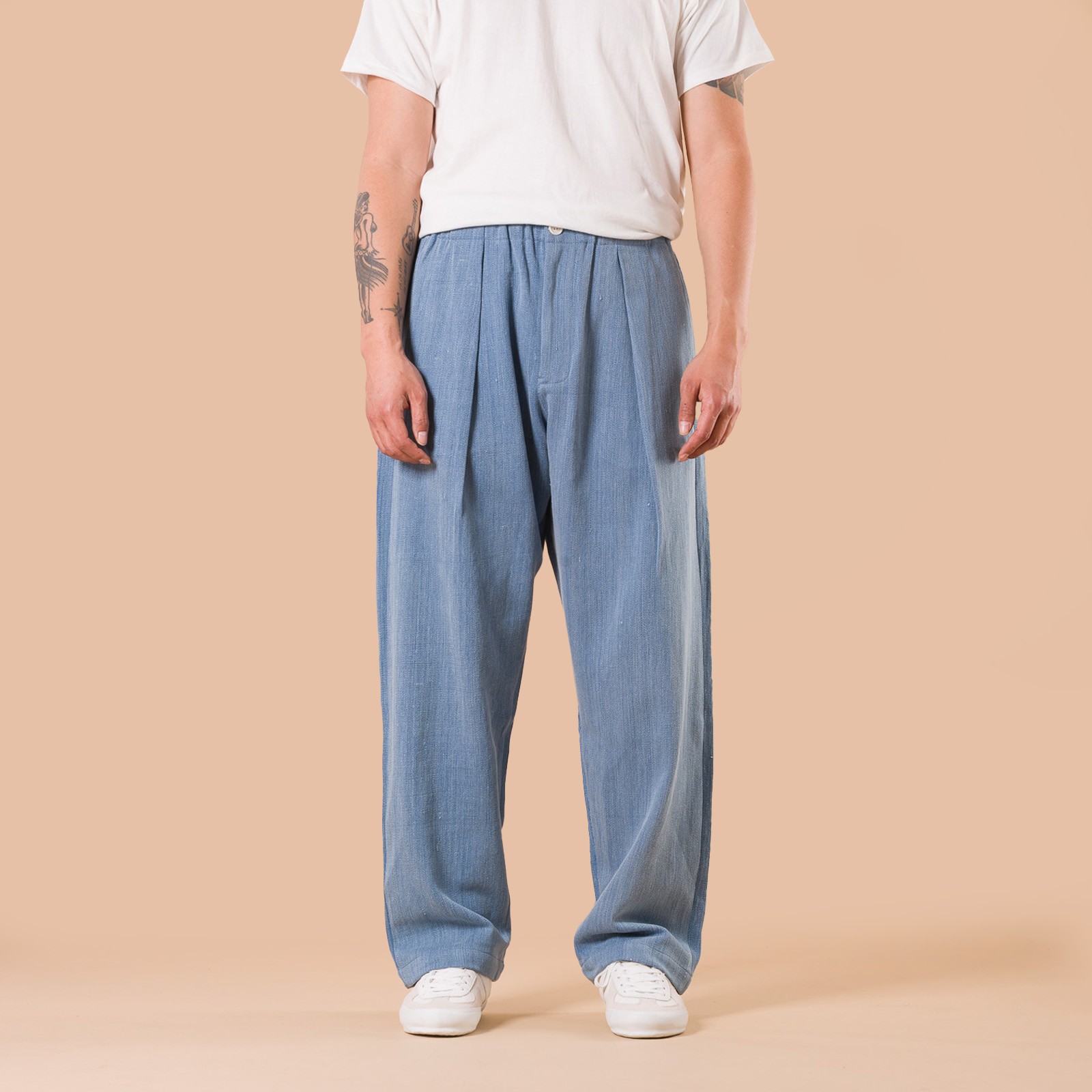 Image-Flâneurs_KARDO X FLANEURS / Taka Trousers Handwoven Denim Mid Indigo_de-face