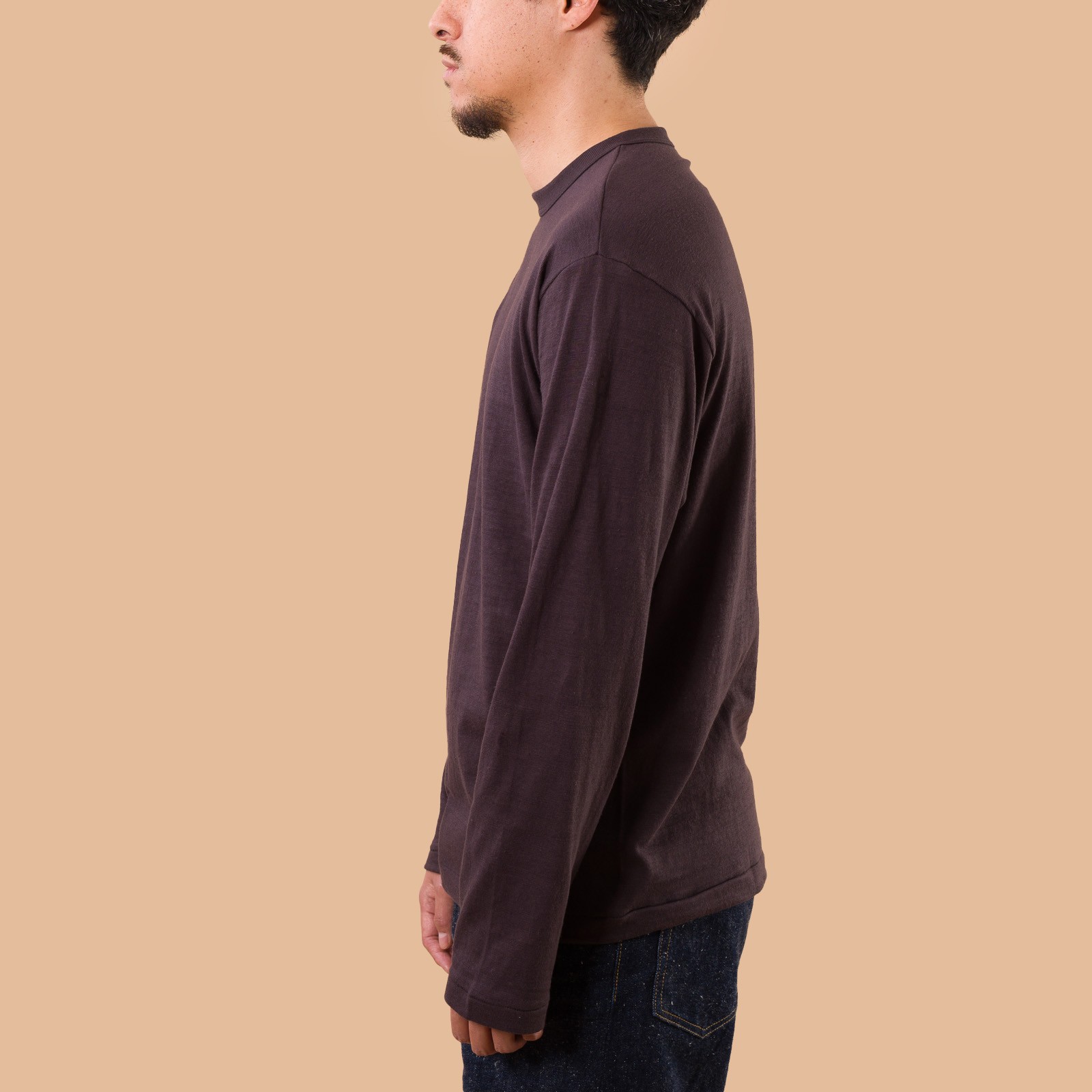 Image-Flâneurs_WAREHOUSE & CO. / lot. 5906 T-shirt L/S No Print Crew Sumikuro_de-profil