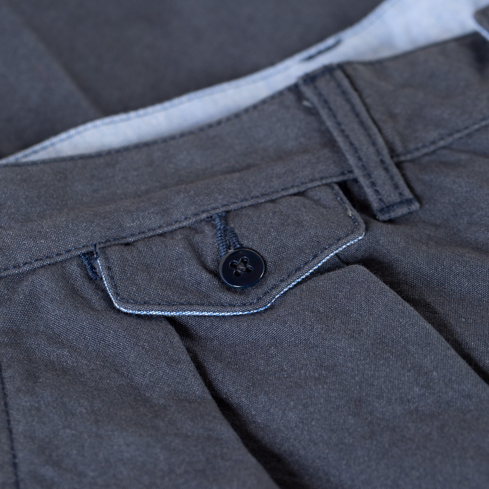 detail coin pocket  flaneurs BEAMS PLUS x FLANEURS collaboration pantalon chino 2 Pleats Trousers Canvas Washer navy