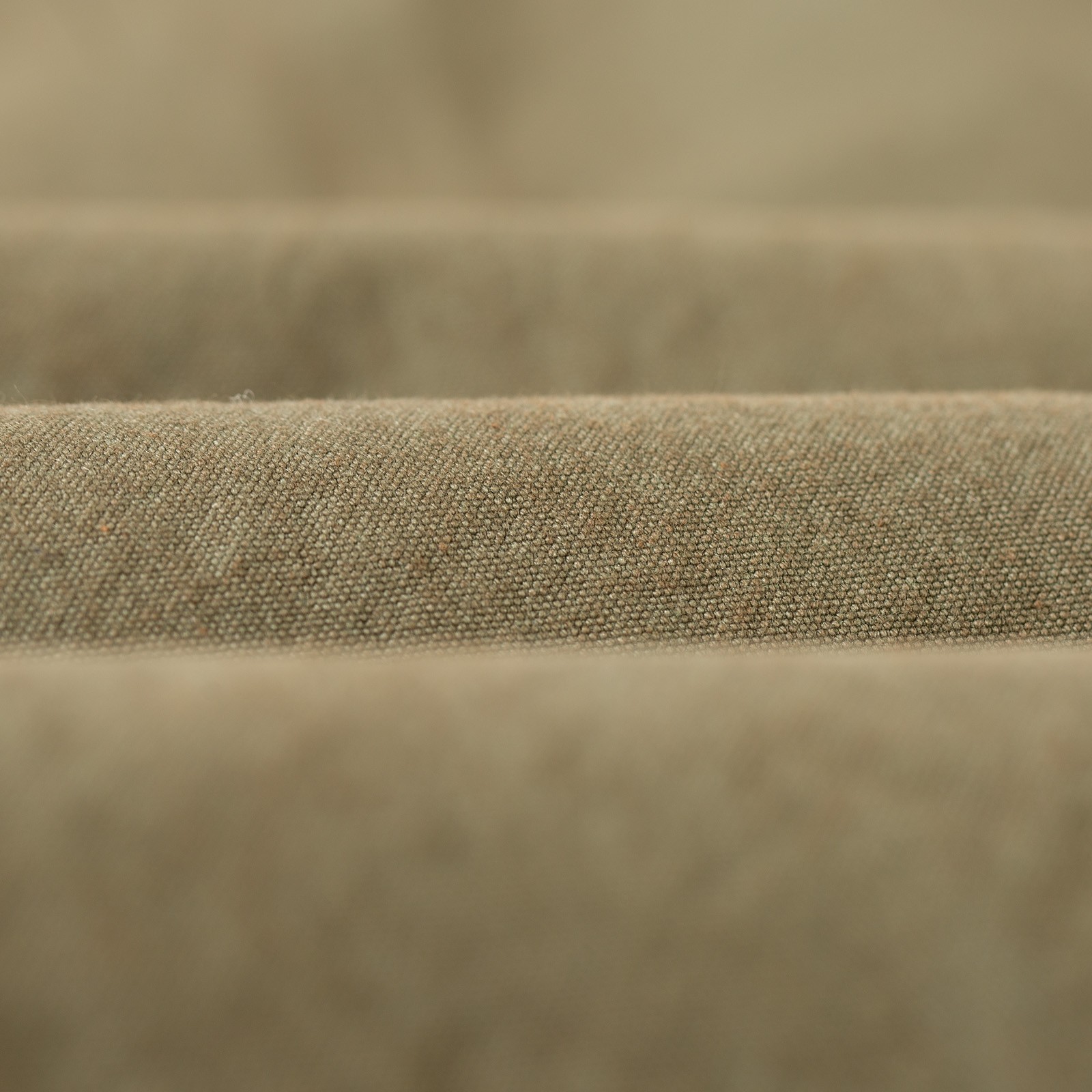 detail fabric flaneurs BEAMS PLUS x FLANEURS collaboration pantalon chino 2 Pleats Trousers Canvas Washer green