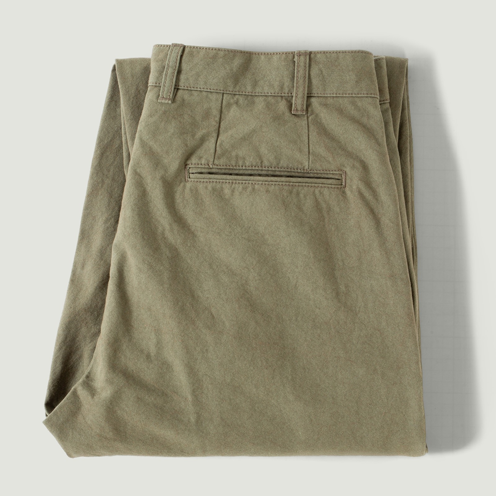 Vignettes flaneurs BEAMS PLUS x FLANEURS collaboration pantalon chino 2 Pleats Trousers Canvas Washer Green