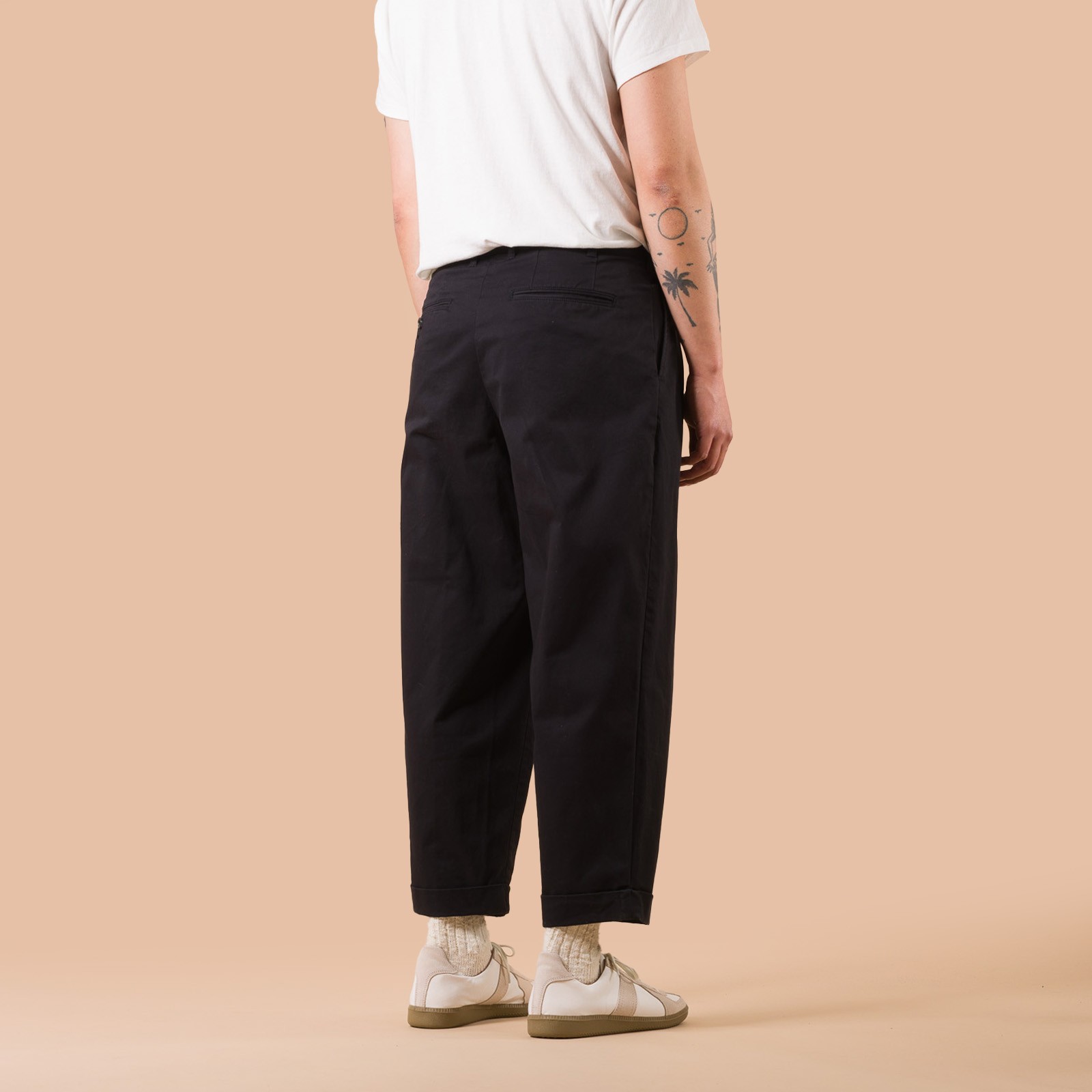 Pantalon à pinces Beams-plus-2 Pleats Twill Trousers couleur-Black-de-dos