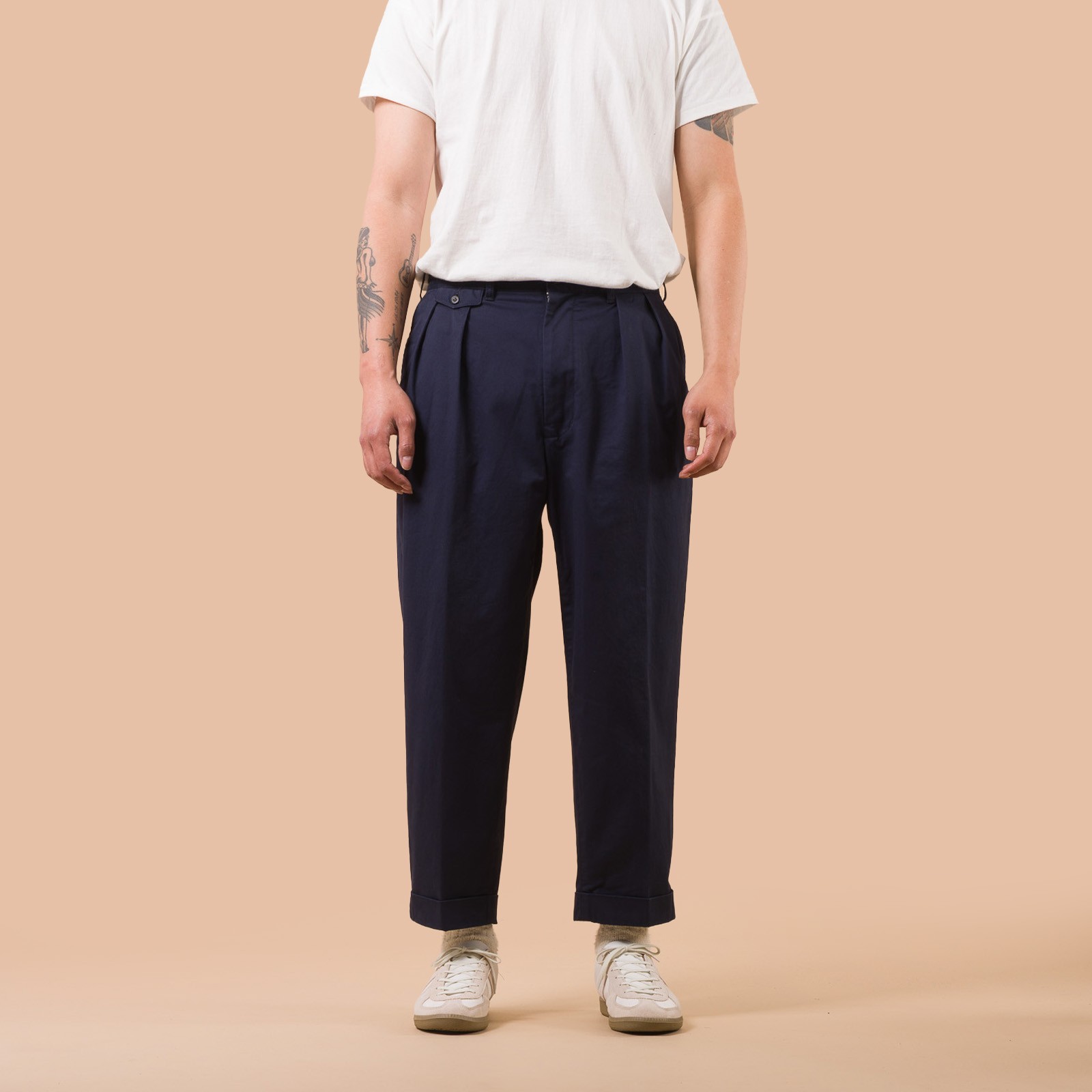 image flâneurs porté de face  Beams 2 Pleats Twill Trousers navy