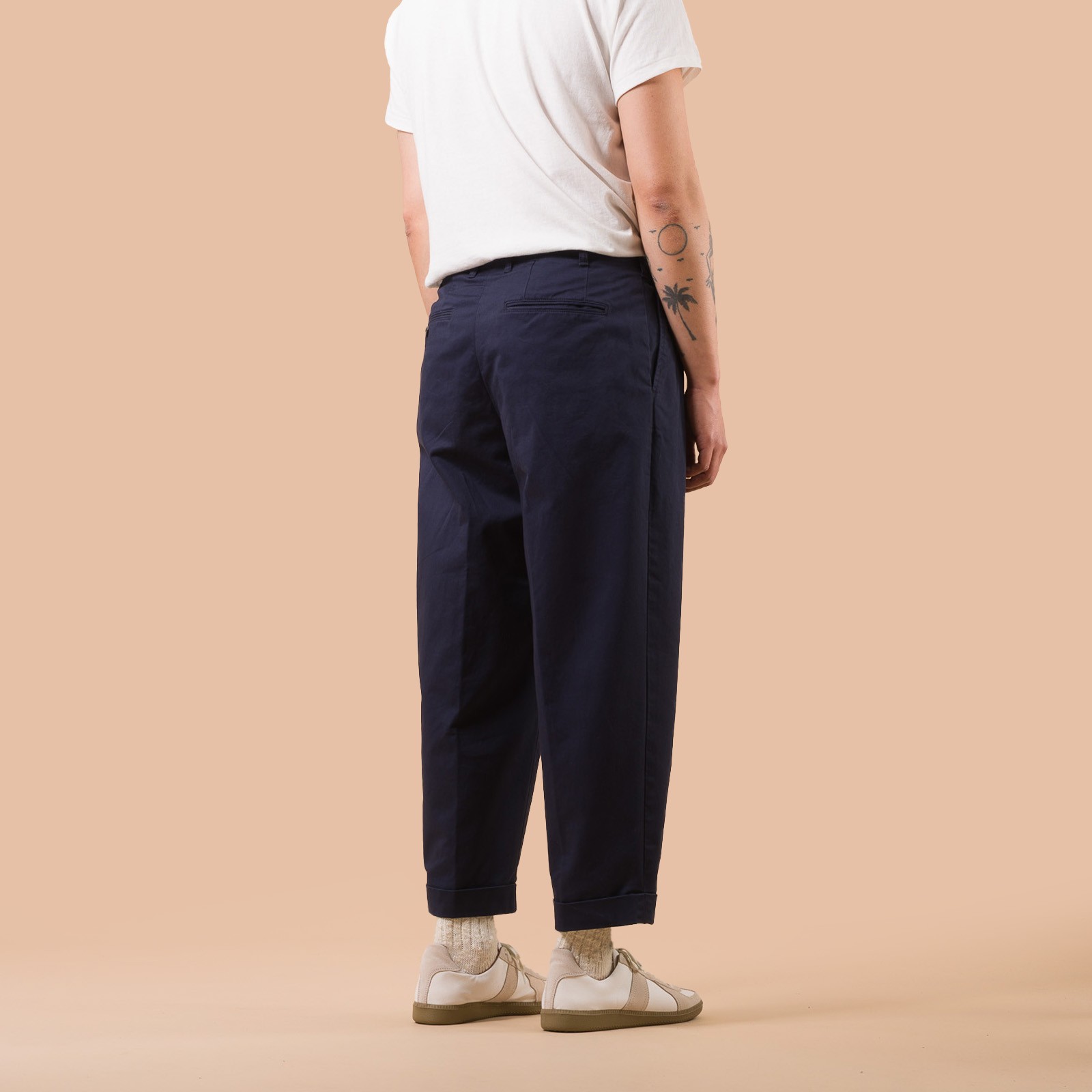 image flâneurs porté de dos Beams 2 Pleats Twill Trousers navy