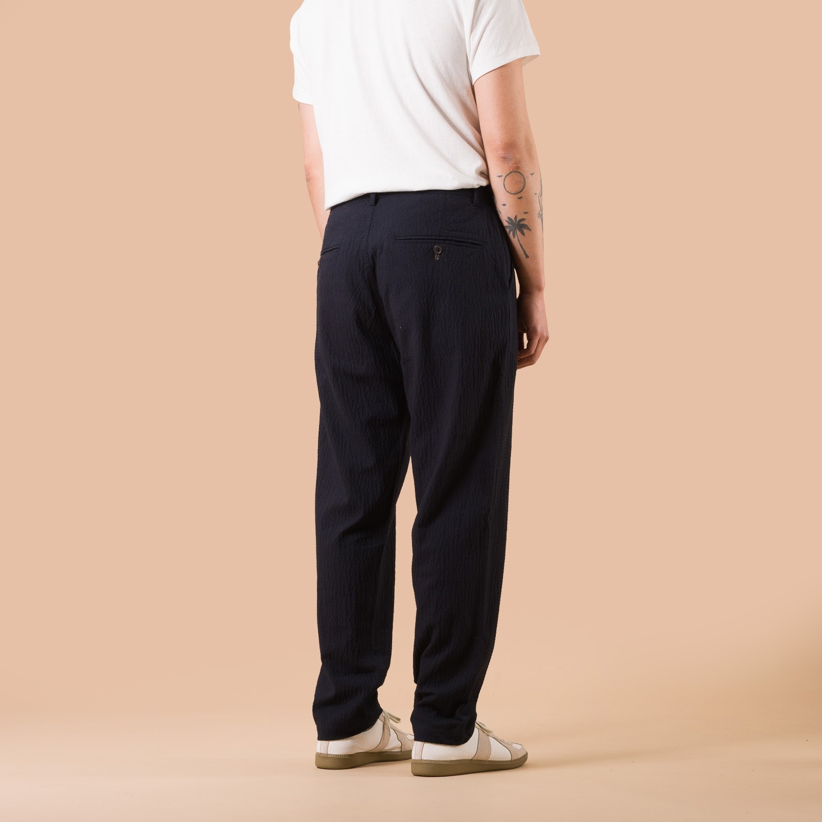 Image flâneurs Universal Works Military Chino Ospina Cotton Dark Navy back
