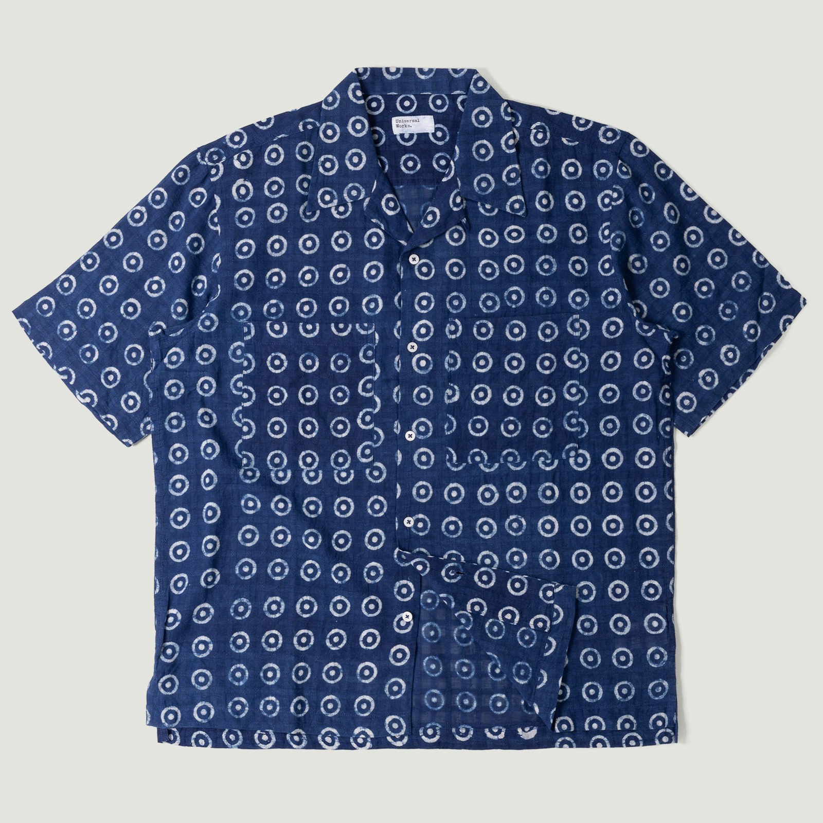 Image-Flâneurs_UNIVERSAL WORKS / Camper Shirt Block Print Circles Indigo_Vignette