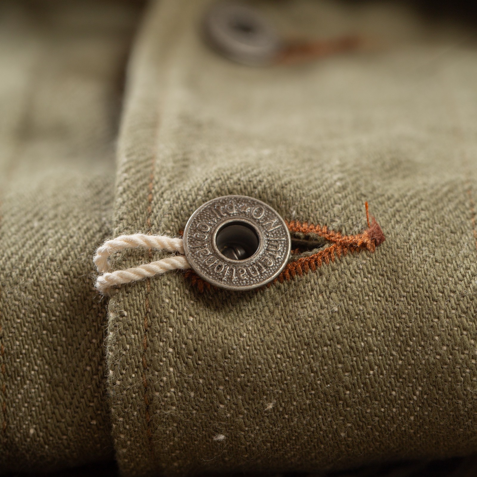 détail bouton flaneurs ONI DENIM  03502-18oz Olive Drab Denim Coverall