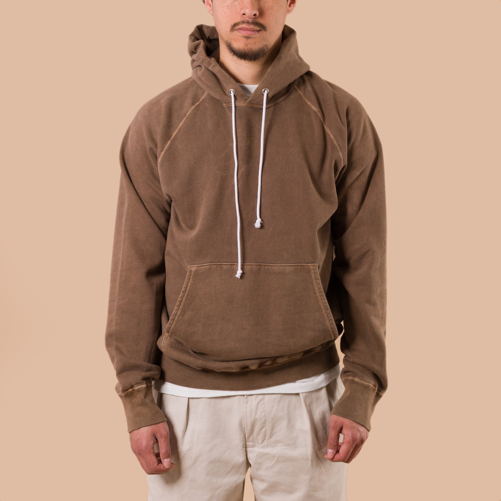 image porté de face GOOD ON  Raglan Pullover Hood Sweat P-Bown (2)
