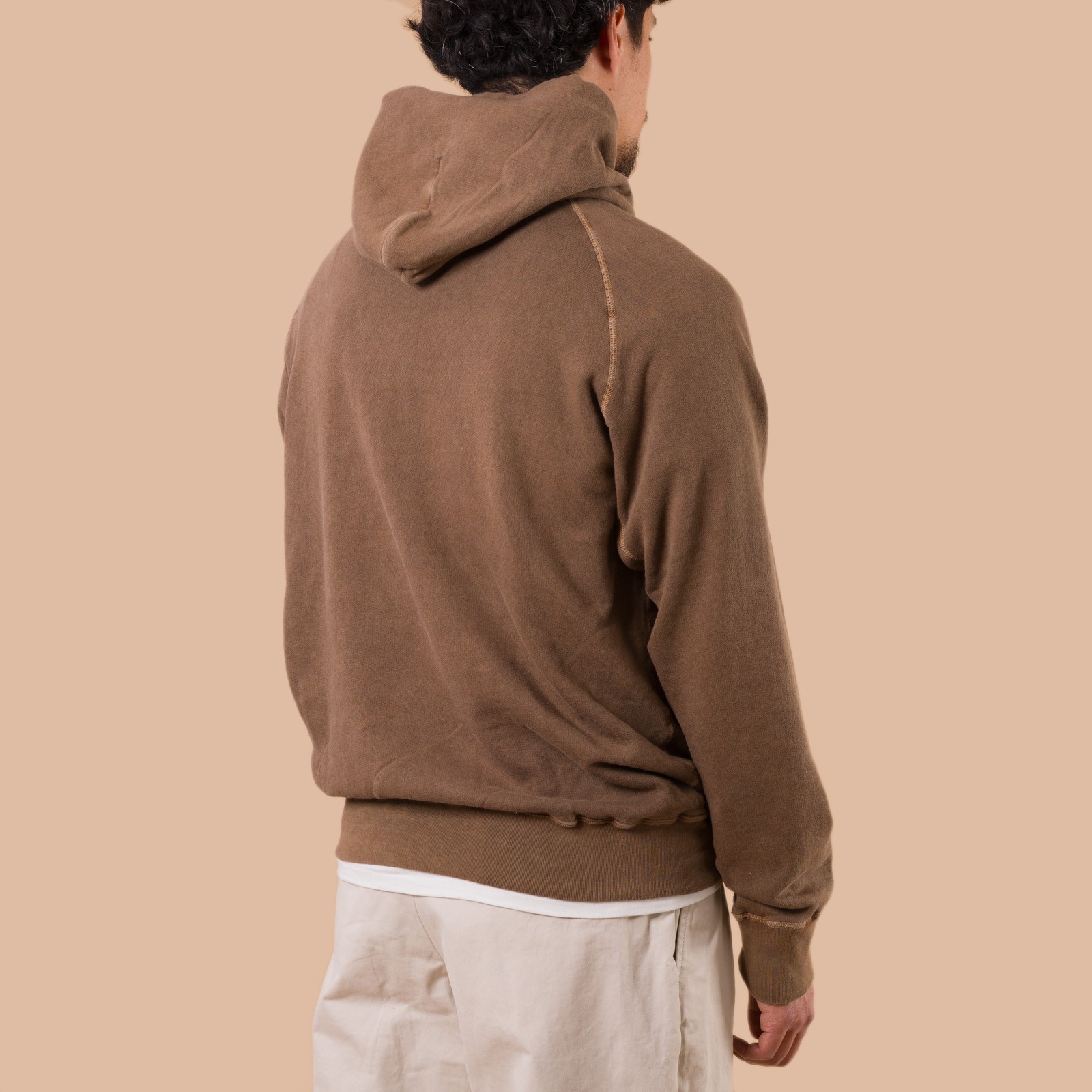 image porté de dos GOOD ON  Raglan Pullover Hood Sweat P-Bown (1)