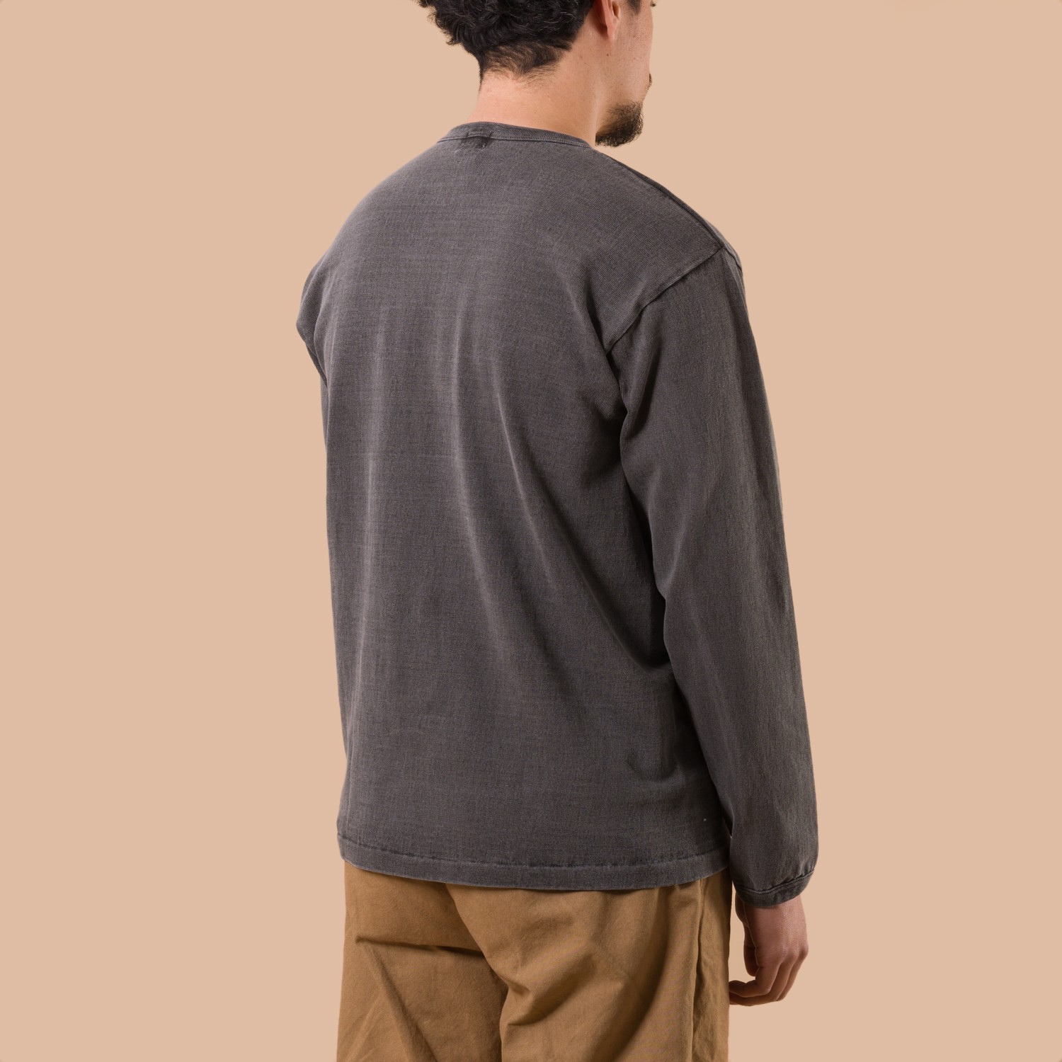 image porté dos DUBBLE WORKS  Heavyweight Long Sleeve Tee pigment Sumikuro