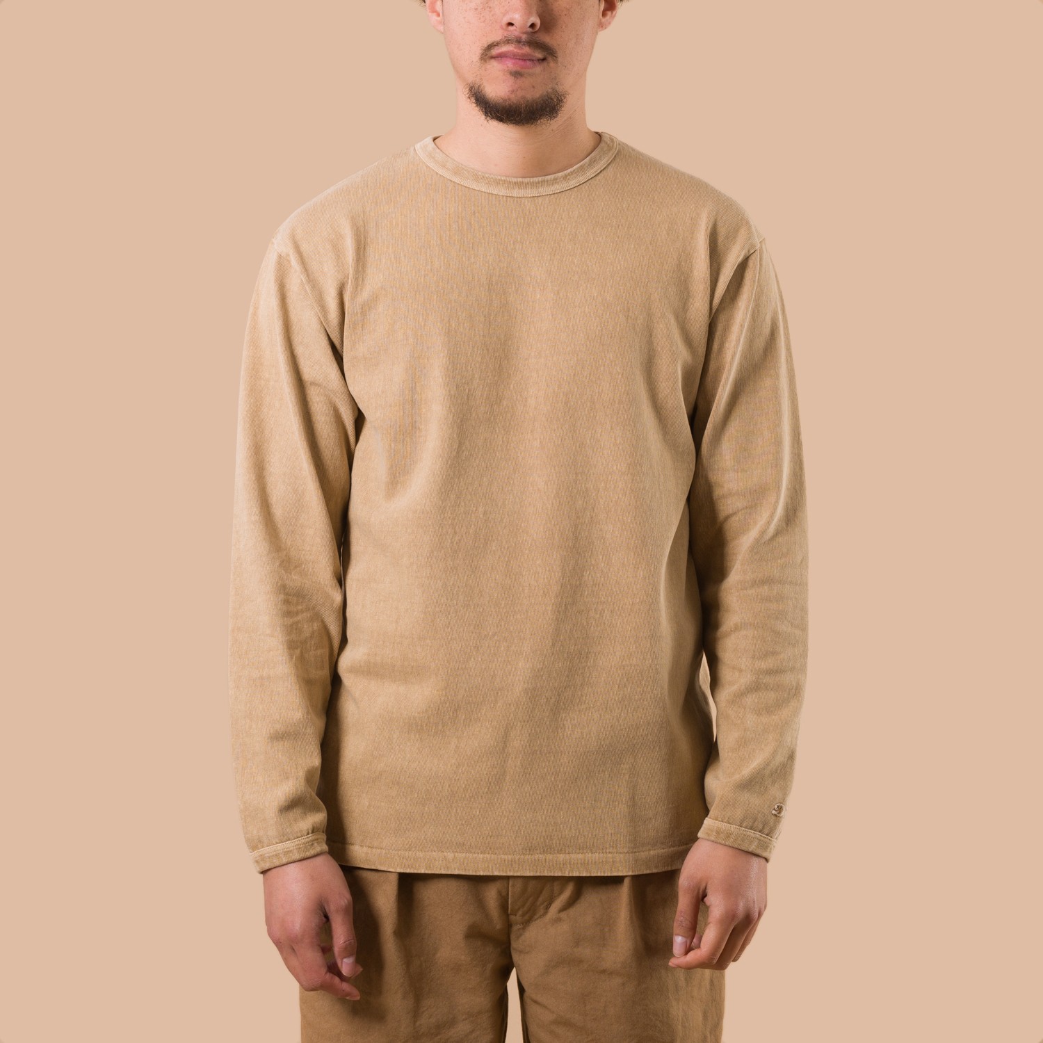 image porté flaneurs DUBBLE WORKS Heavyweight long Sleeve Tee Pigment Dye Dark Beige face