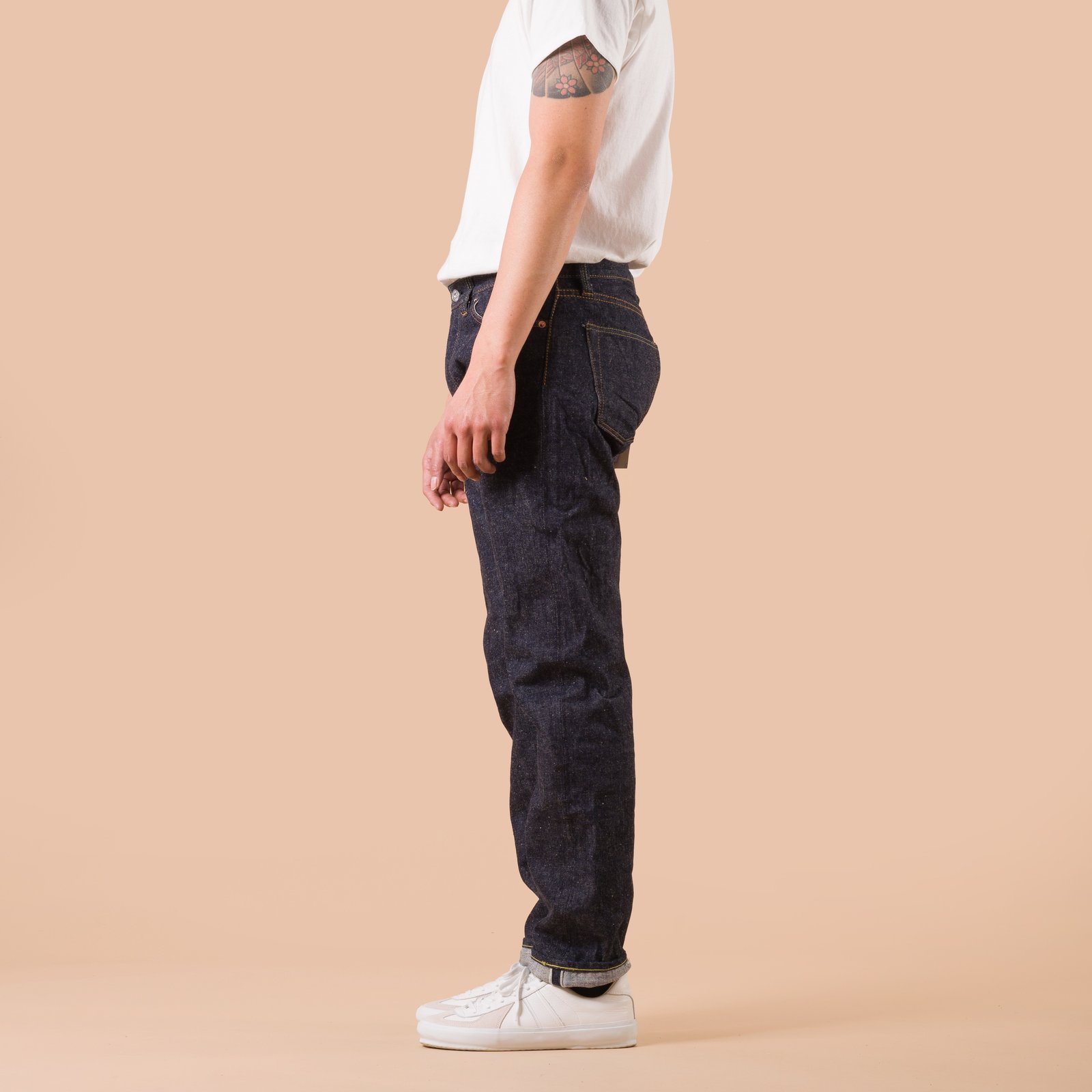 image porté de profil flaneurs SAMURAI JEANS 15oz Otokogi Slim Tapered Selvedge Denim