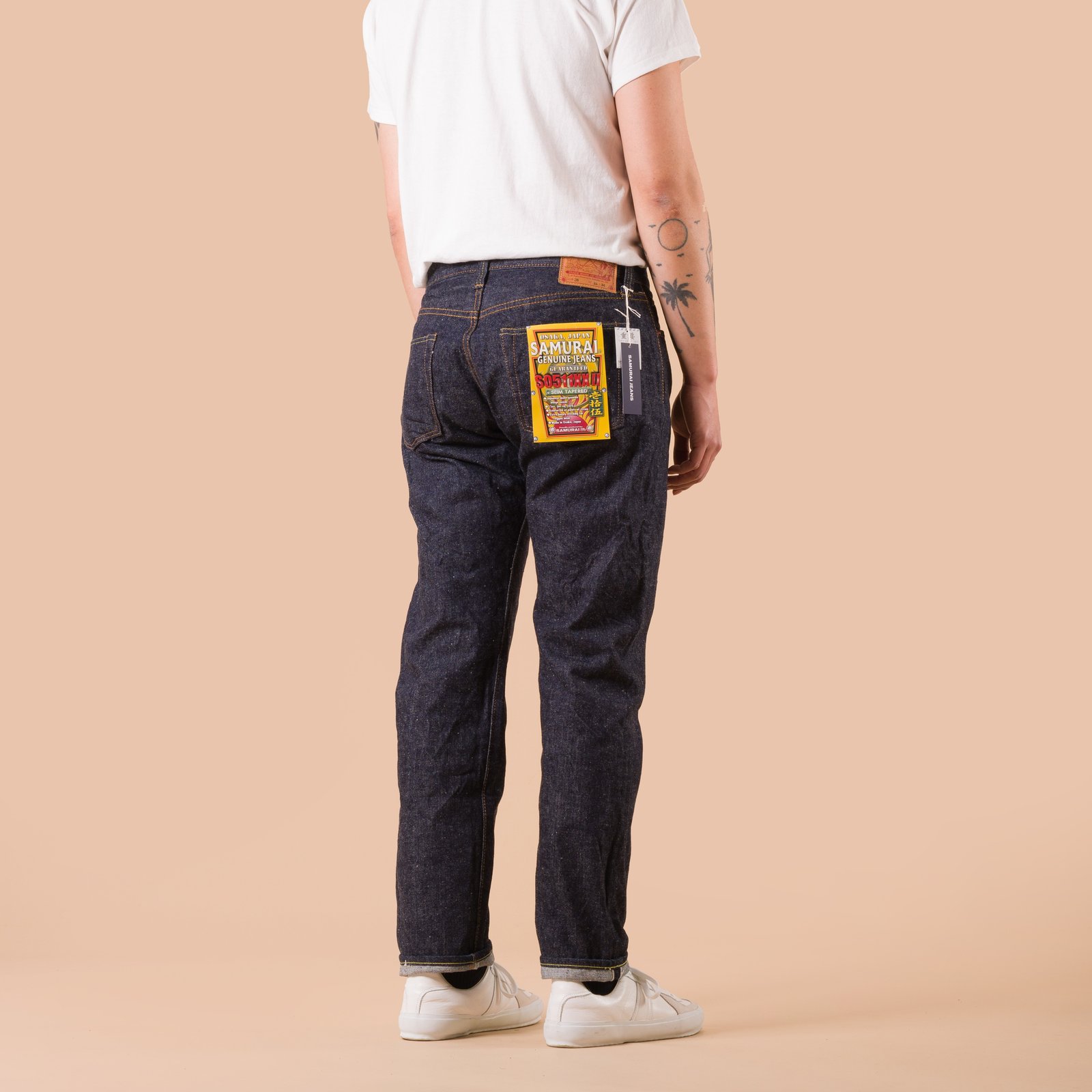 image porté de dos flaneurs SAMURAI JEANS 15oz Otokogi Slim Tapered Selvedge Denim