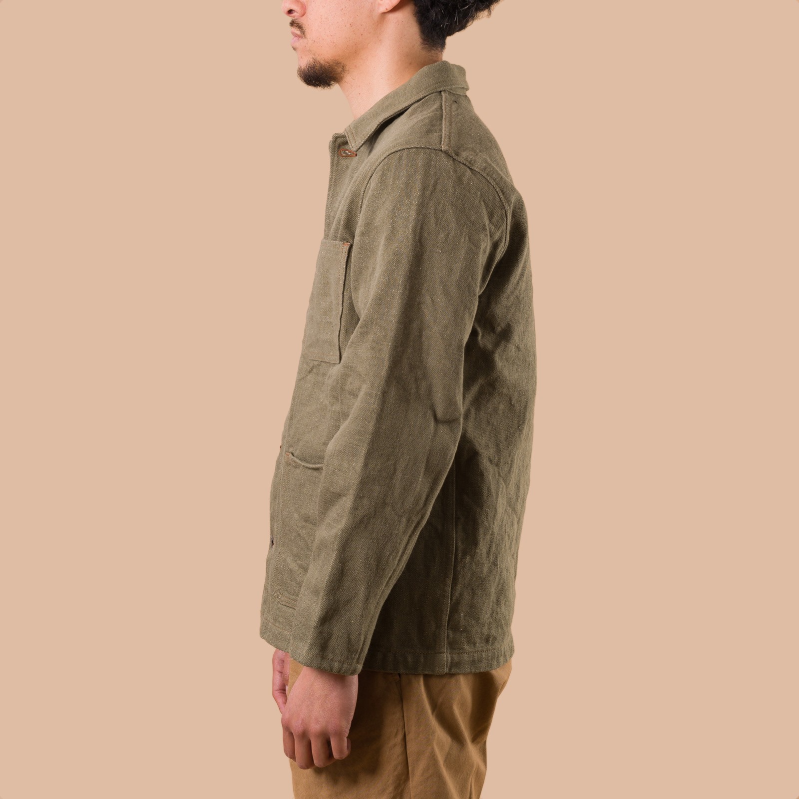 image porté de profil flaneurs ONI DENIM 03502-18oz Olive Drab Denim Coverall