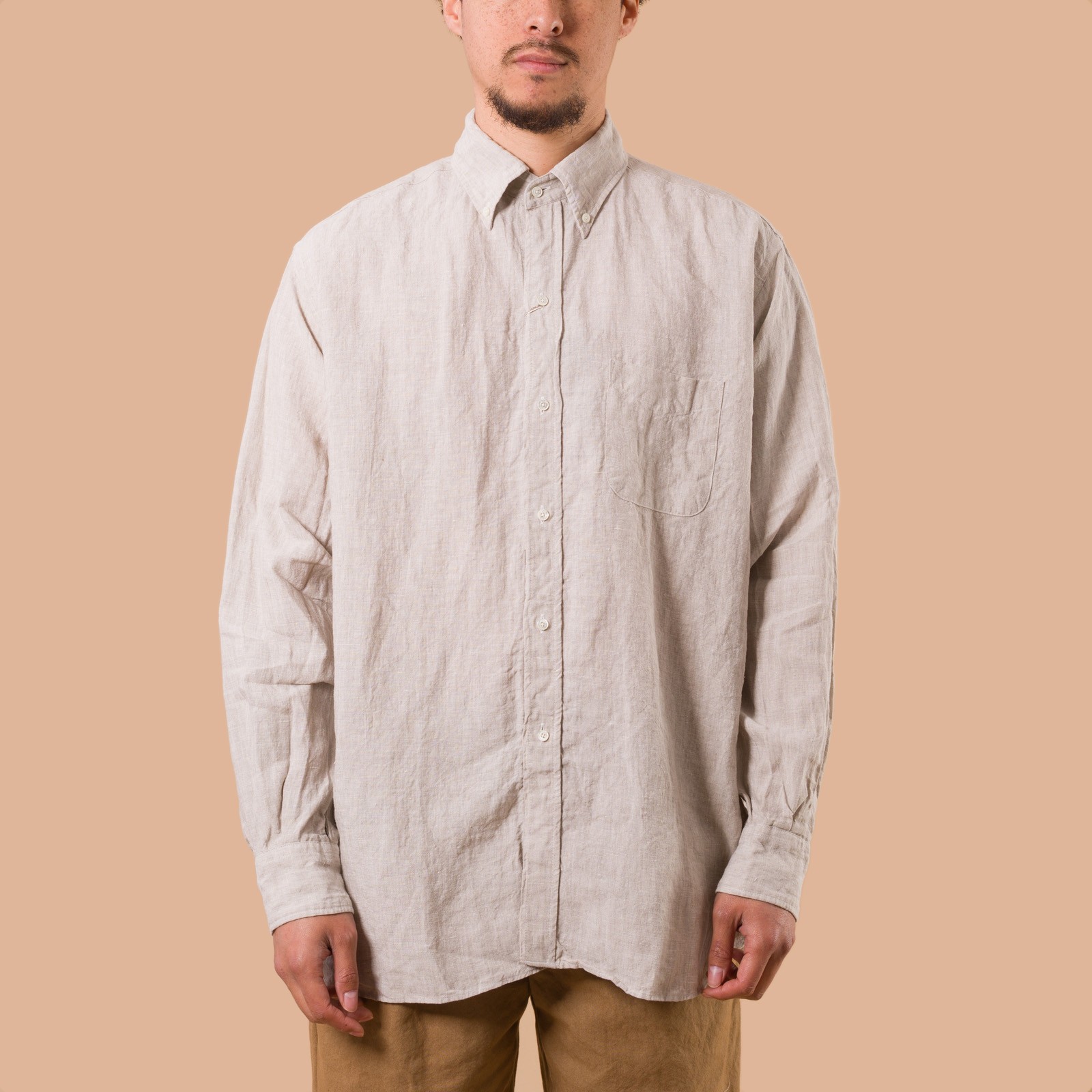 image flaneurs chemise en lin natural Beams Plus Japan portée de face