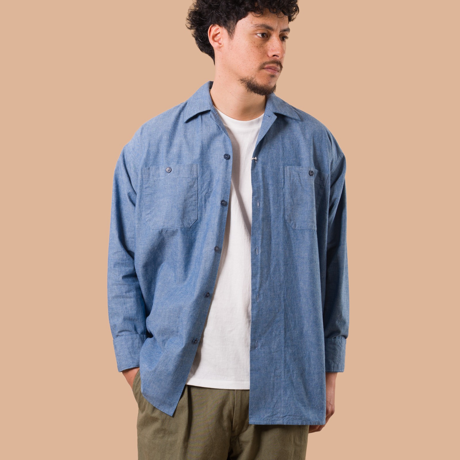 image porté  open flaneurs chemise chambray col cubin Beams Plus Japan