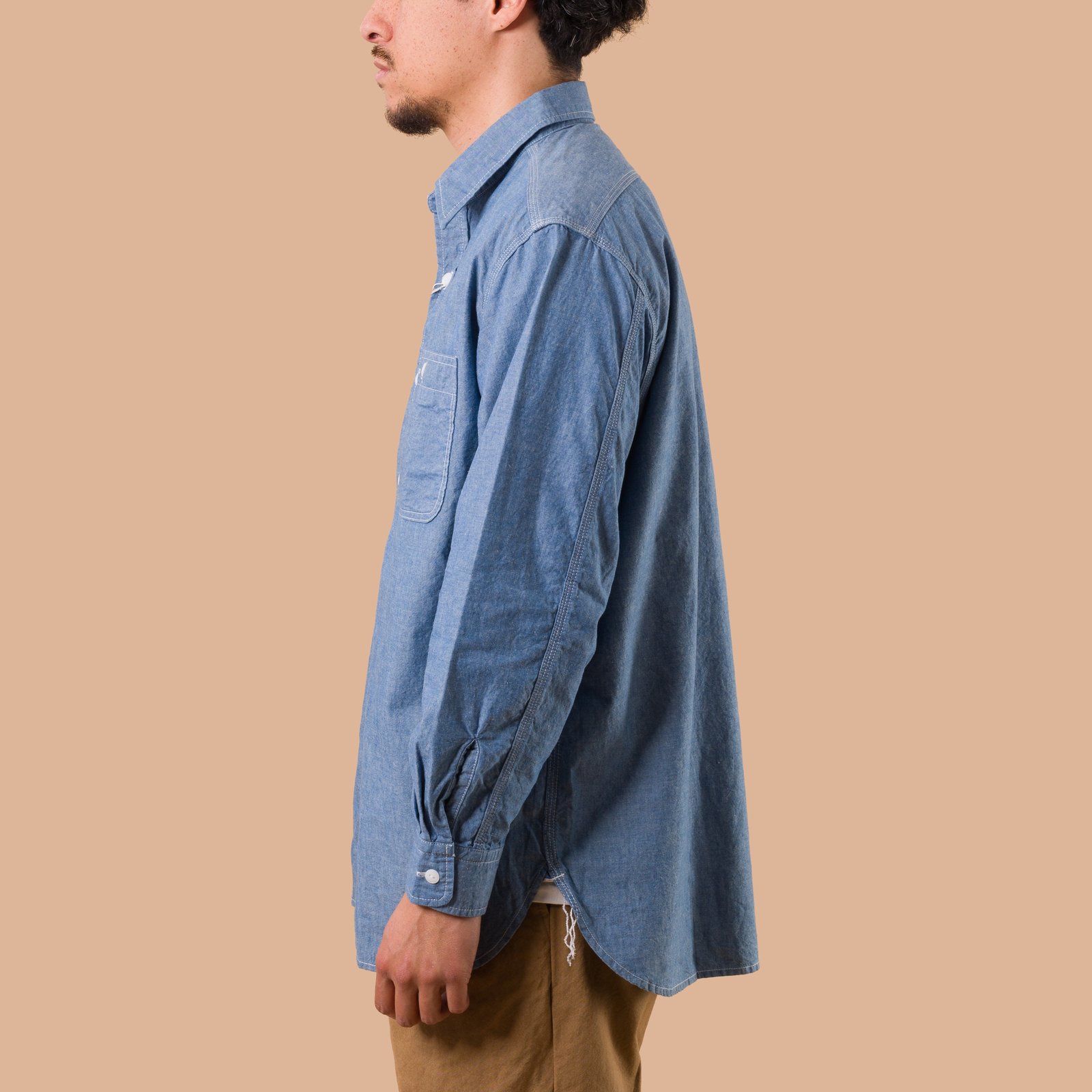 image portée de profil flaneurs chemise workshirt chambray sax Beams Plus Japan
