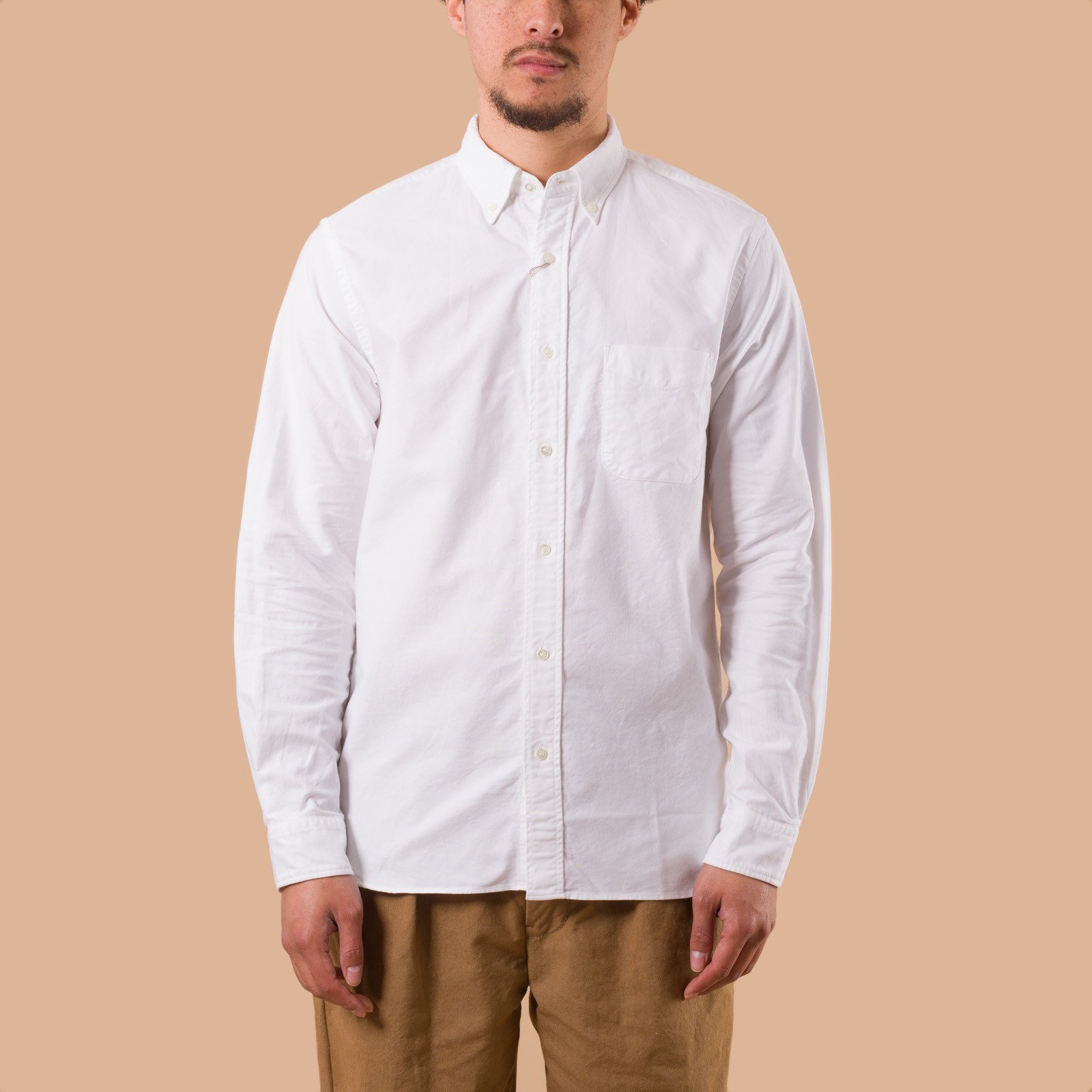 image portée de face flaneurs chemise oxford blanche Beams Plus Japan