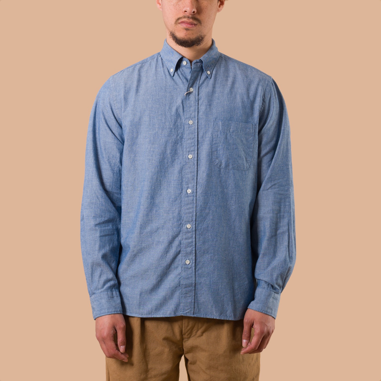 image portée de face flaneurs chemise chambray classique Beams Plus Japan