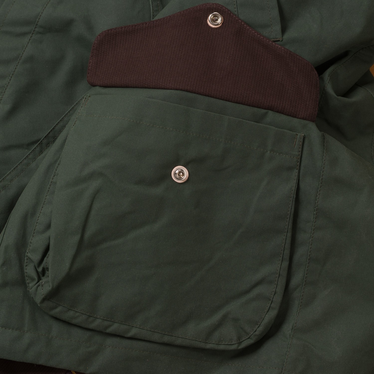 Image-Flâneurs_MANIFATTURA CECCARELLI / Rain Caban Dark Green détail poche