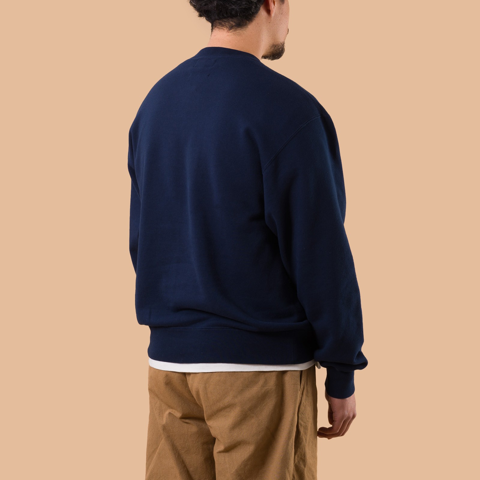 Image-Flâneurs_BEAMS PLUS / Crewneck Sweatshirt Dark Navy de dos