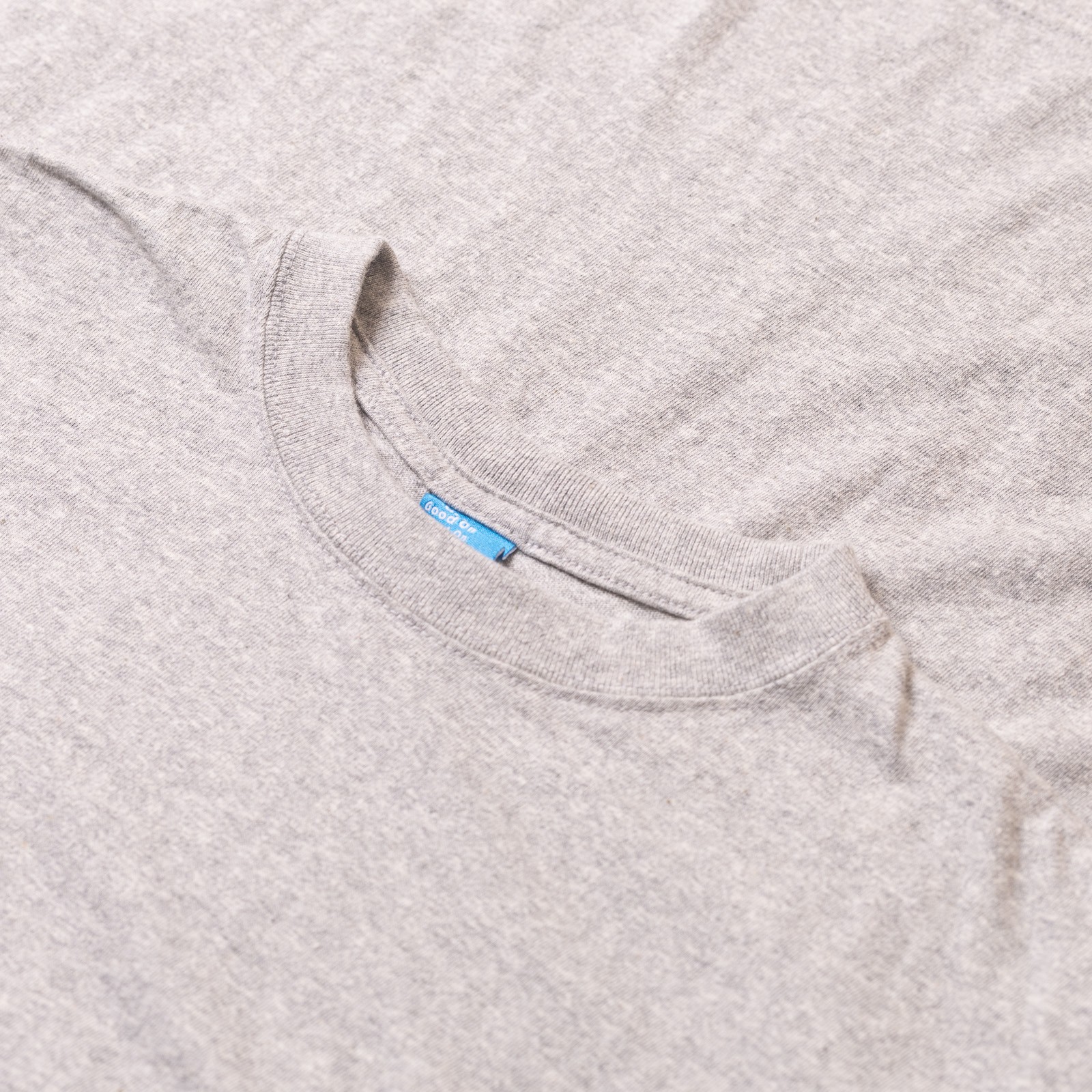 Image-Flâneurs_GOOD ON / L/S Crew Tee metal détail col