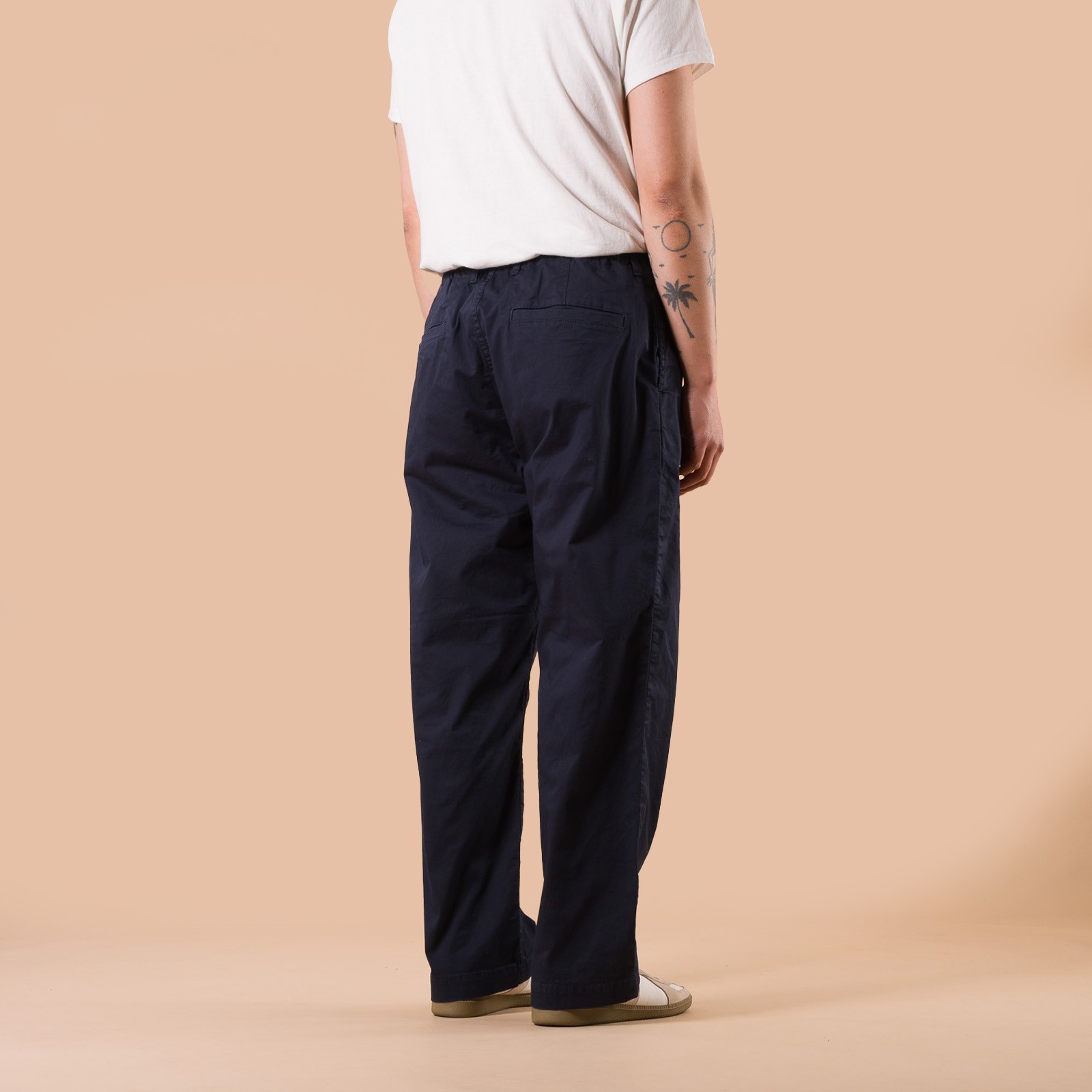 Image-Flâneurs_FOB FACTORY / F0549 Stretch Twill Easy Pants Navy de dos