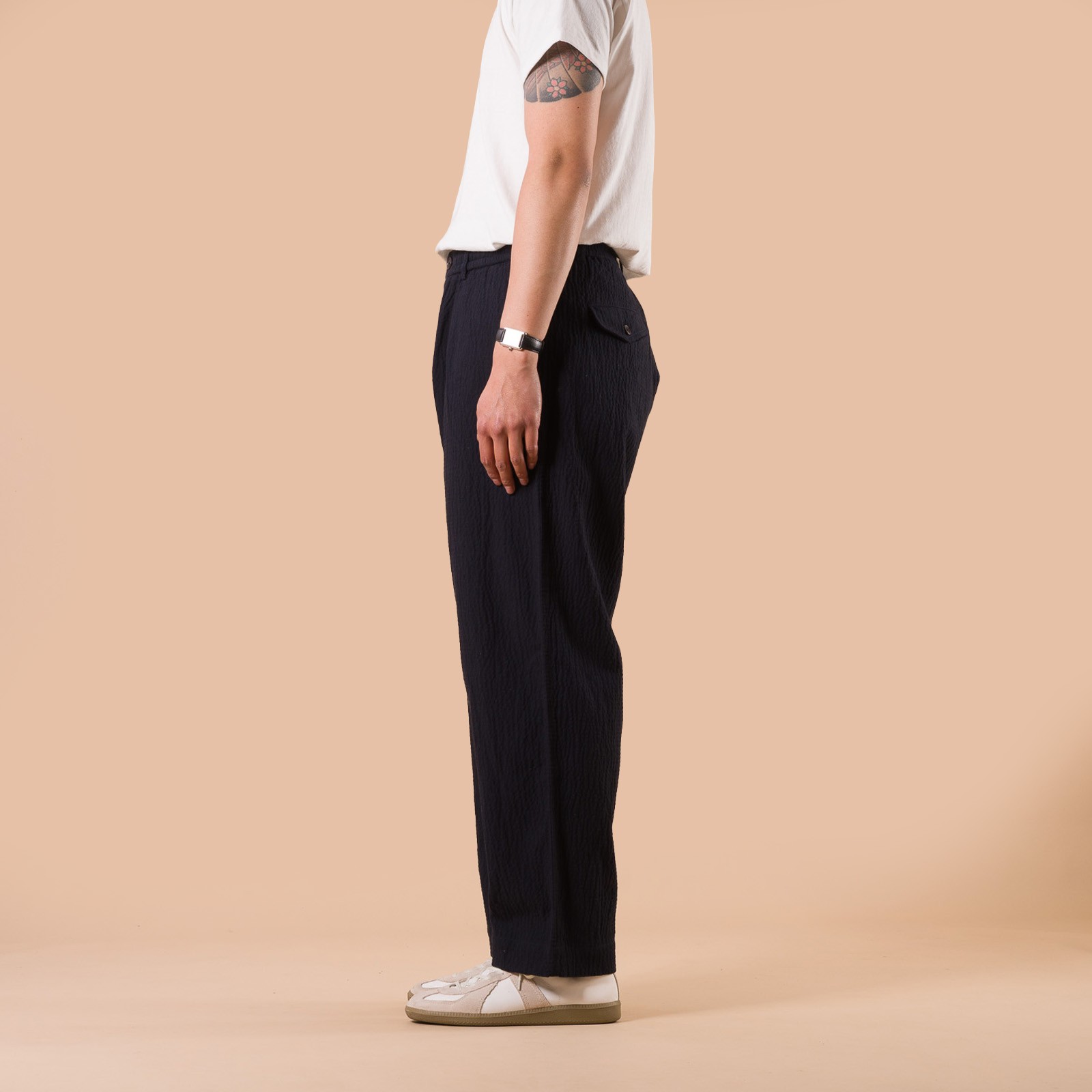 UNIVERSAL WORKS  Oxford Pant Ospina Cotton Dark Navy image flâneurs porté de profil