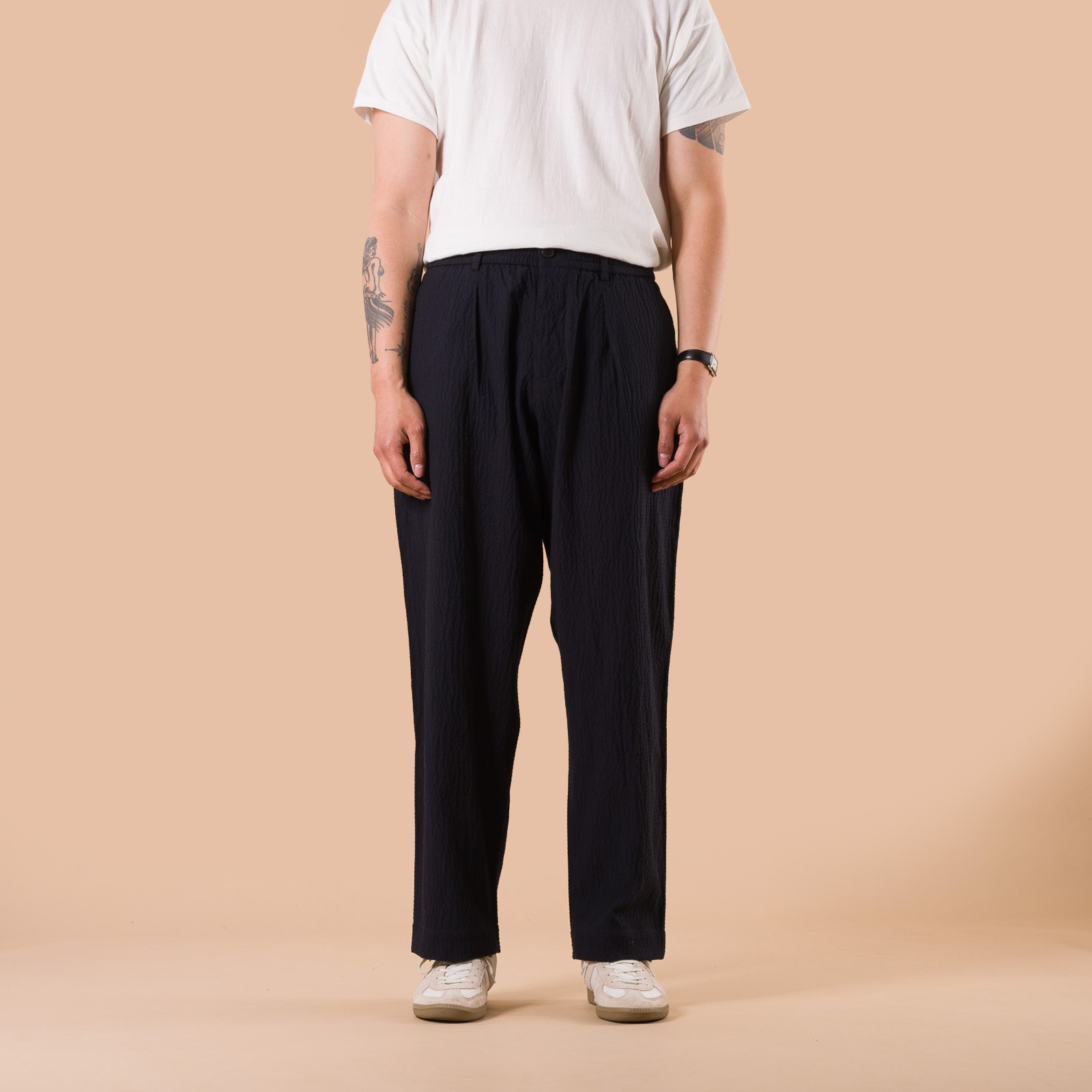 UNIVERSAL WORKS  Oxford Pant Ospina Cotton Dark Navy image flâneurs porté de face