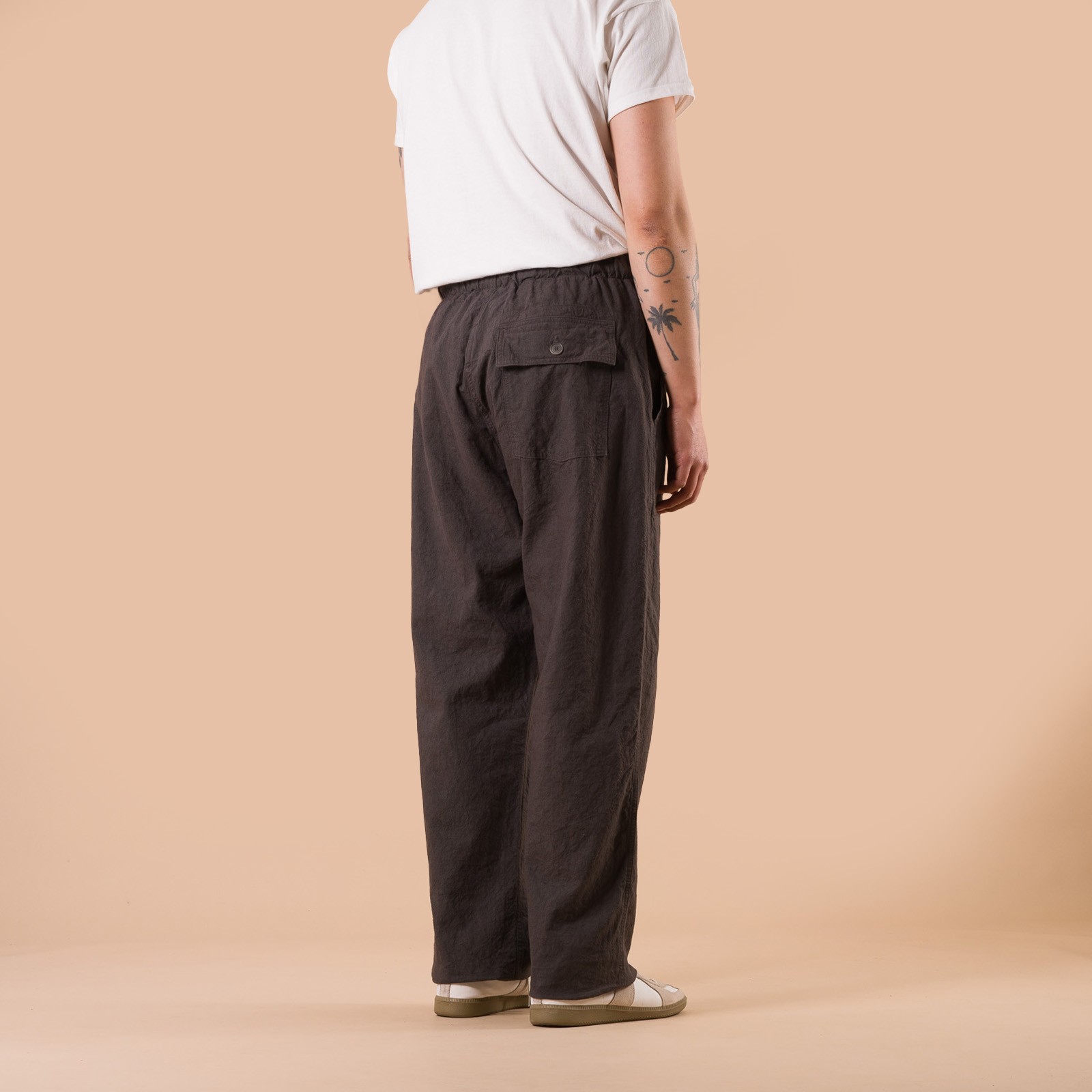 image flâneurs SEUVAS / L/C Relaxed Pants Charcoal de dos