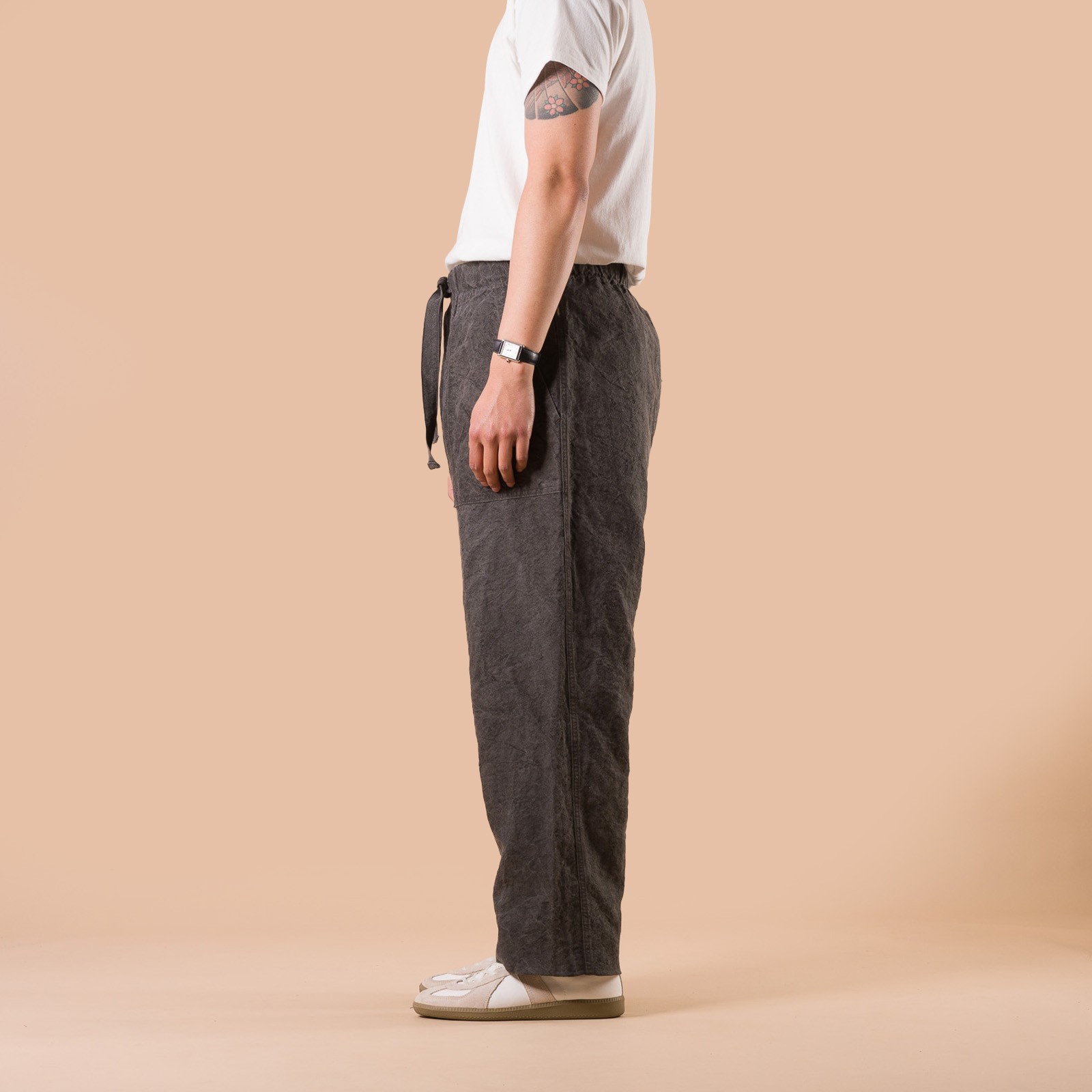 image flâneurs SEUVAS / Washi Relaxed Pants Dark Charcoal de profil