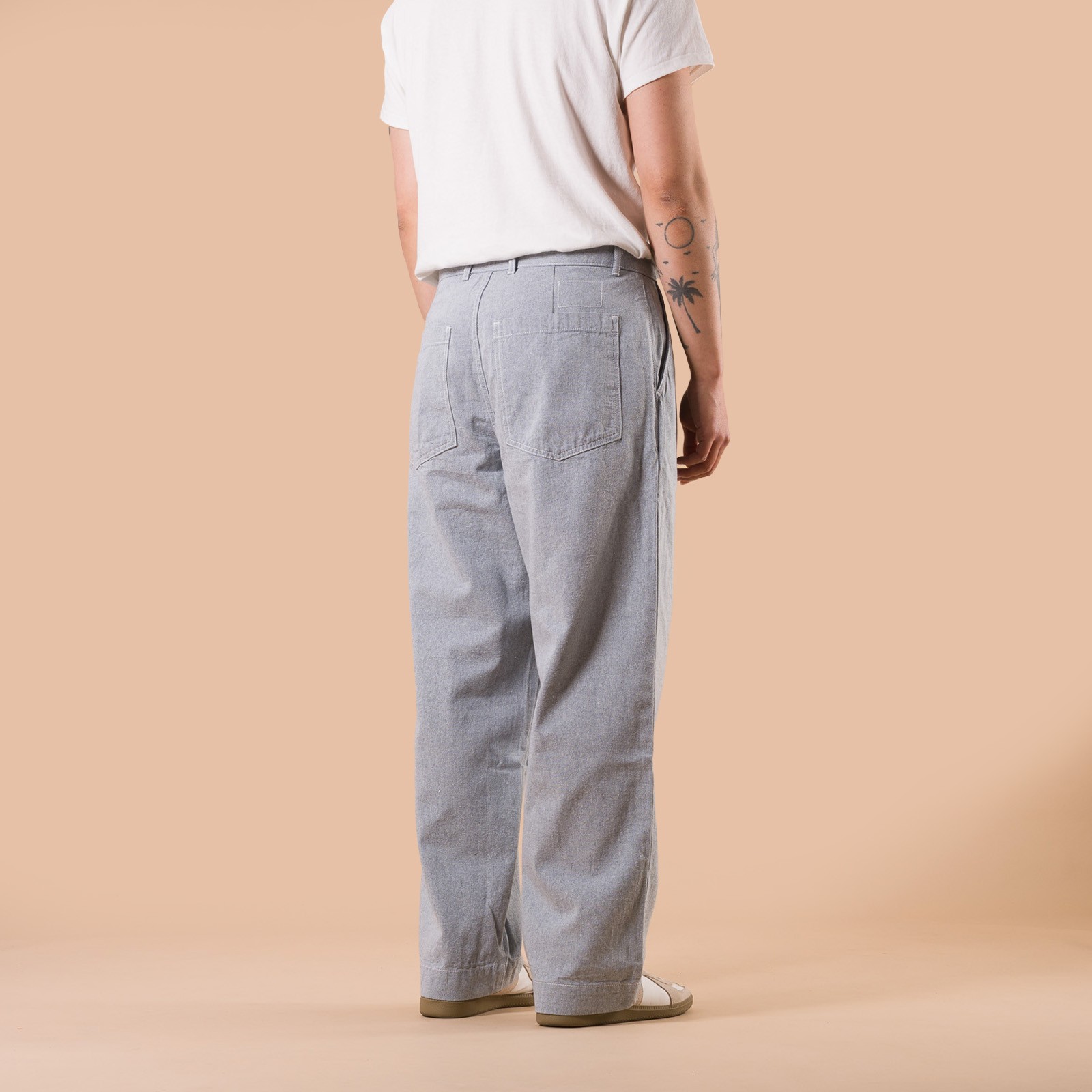 Image flâneurs UNIVERSAL WORKS / Duke Pant Jean Cloth Reworked Light Indigo de dos