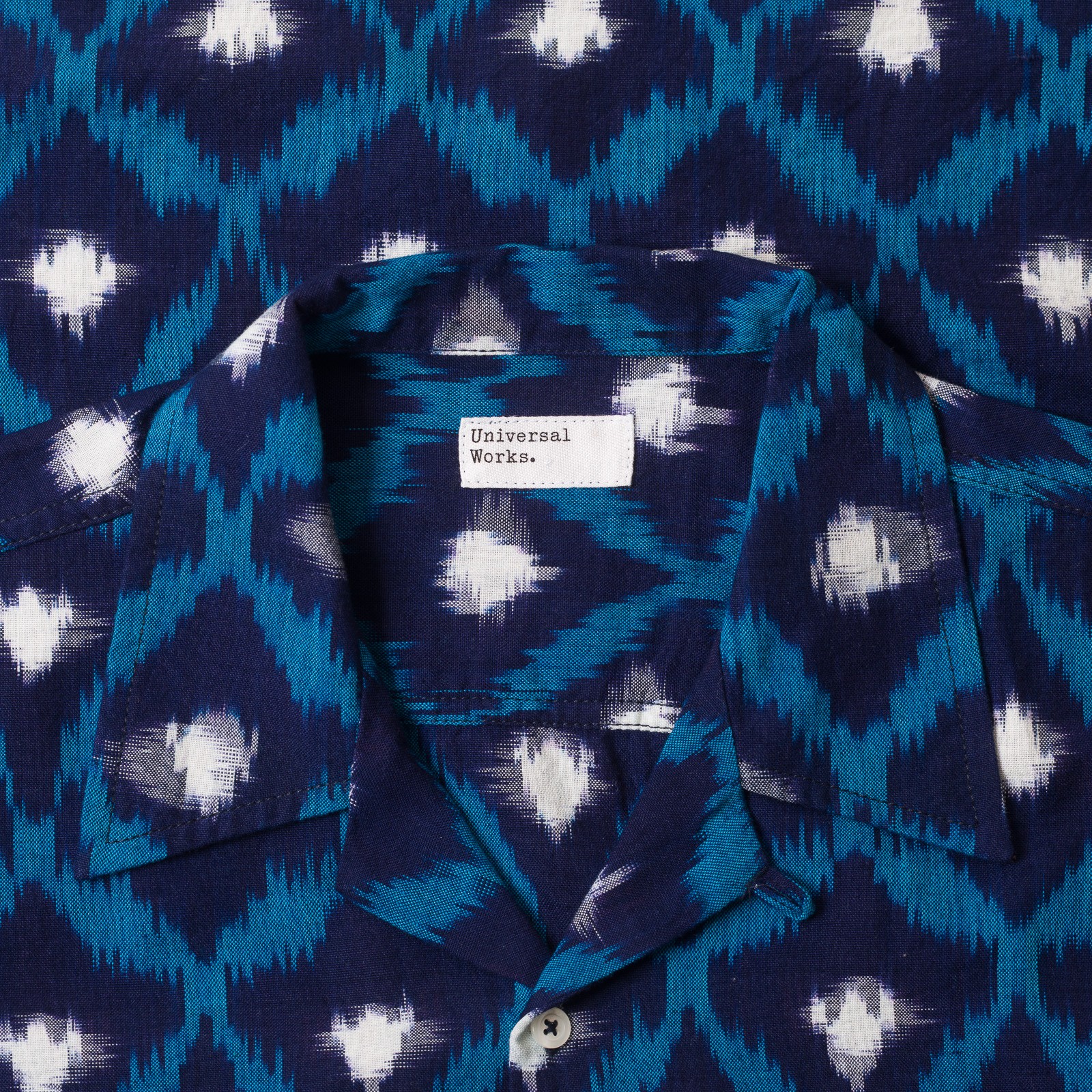 image flâneurs UNIVERSAL WORKS / Deck Shirt Diamond Ikat Indigo détail col