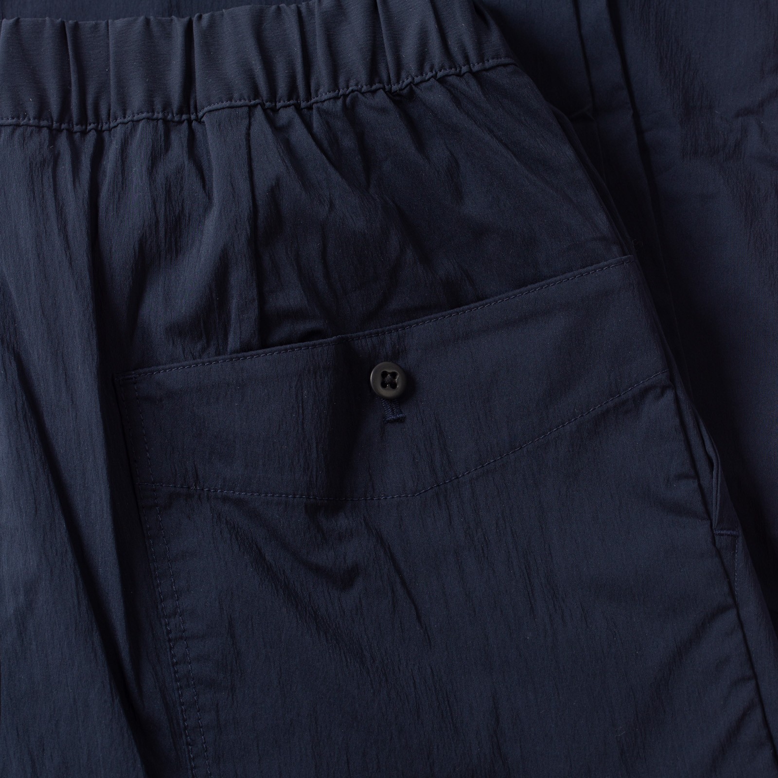 détail poche arrière  flaneurs JACKMAN Crepe Umps Pants Dark Navy (2)