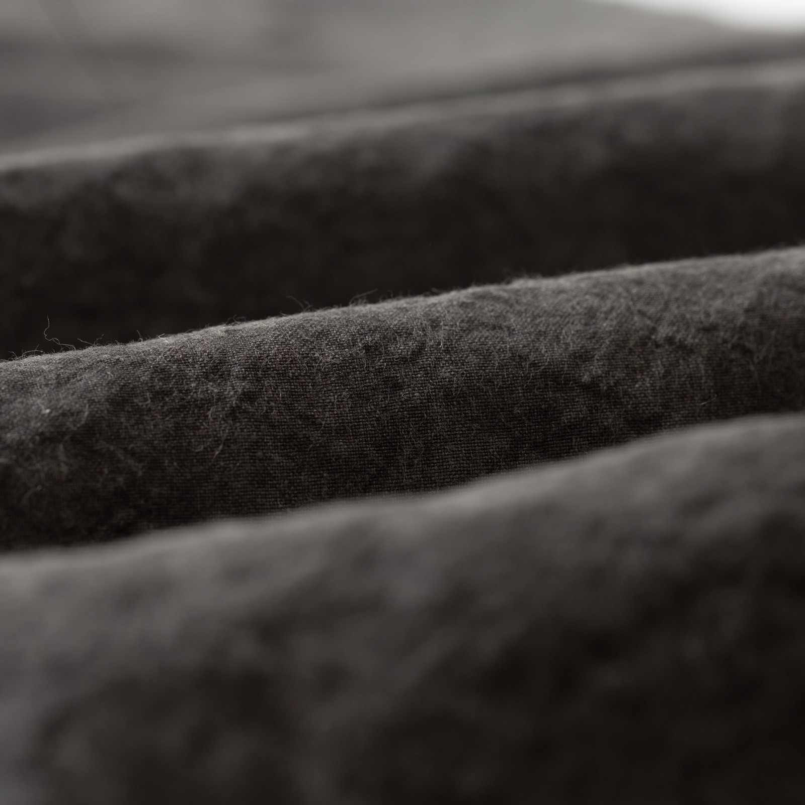 détail flaneurs pantalon SEUVAS Washi Relaxed Pants Dark Charcoal