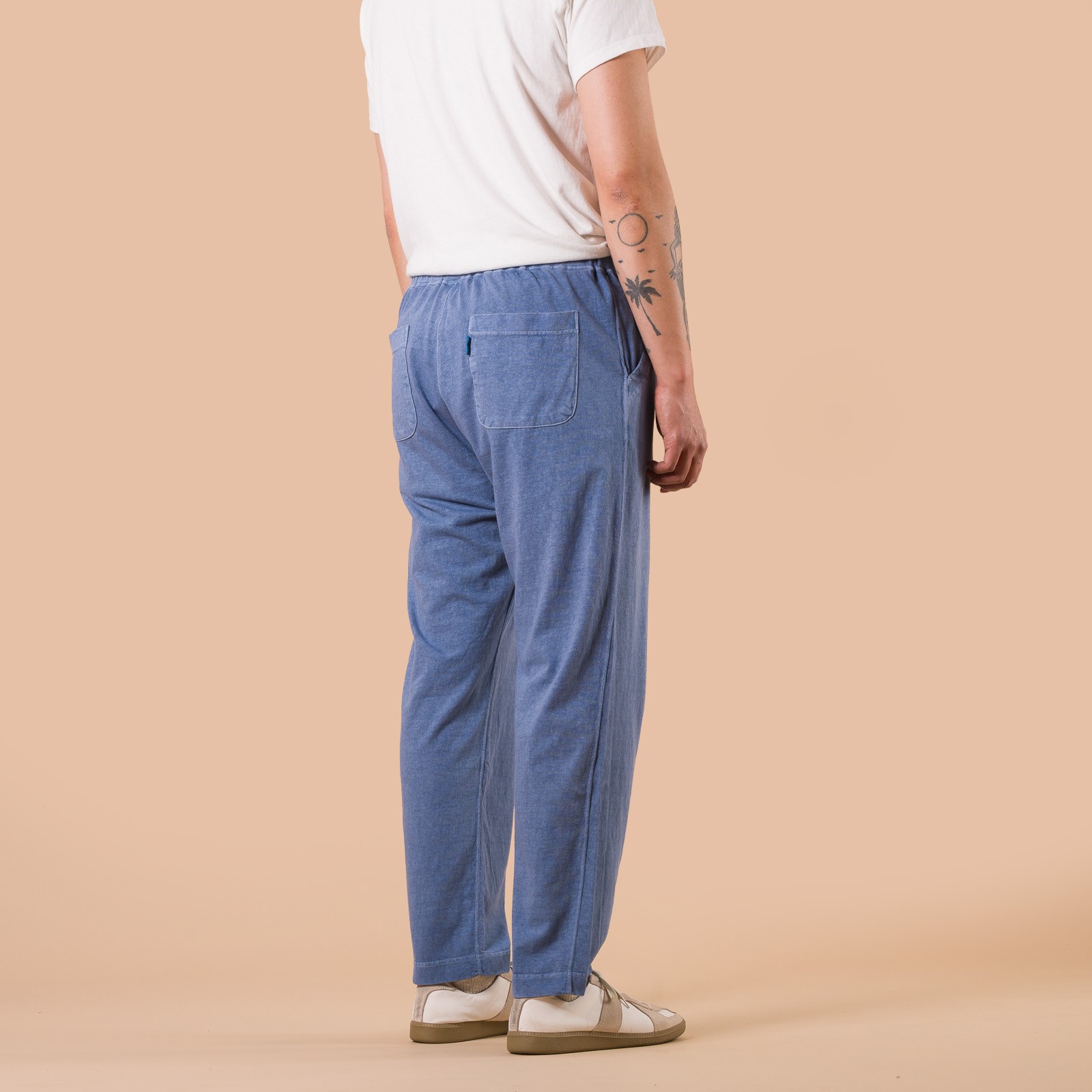 Image flâneurs jogging lége Good On Tee Pants porté P-Ajisai dos