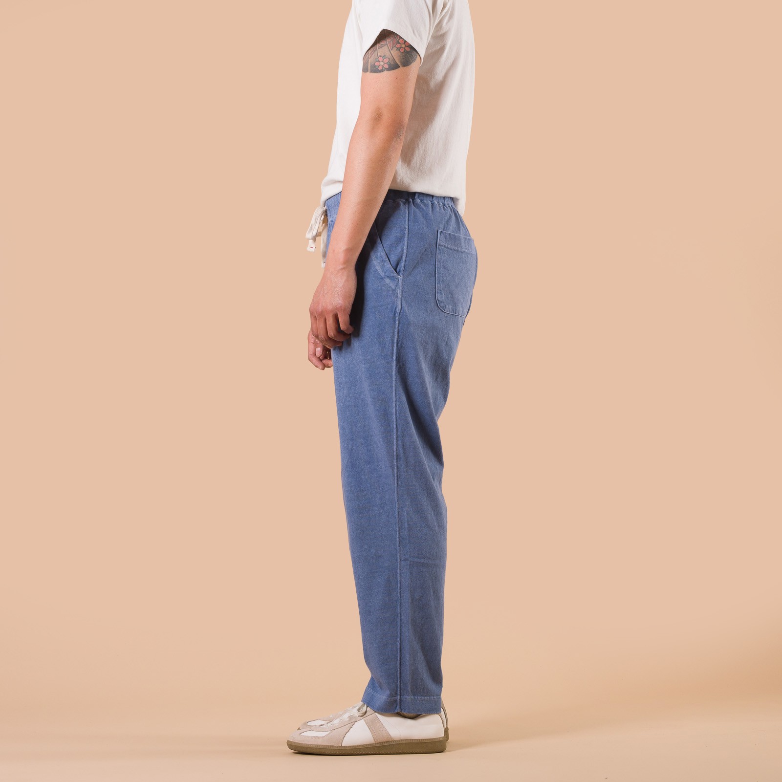 Image flâneurs jogging lége Good On Tee Pants porté P-Ajisai profil