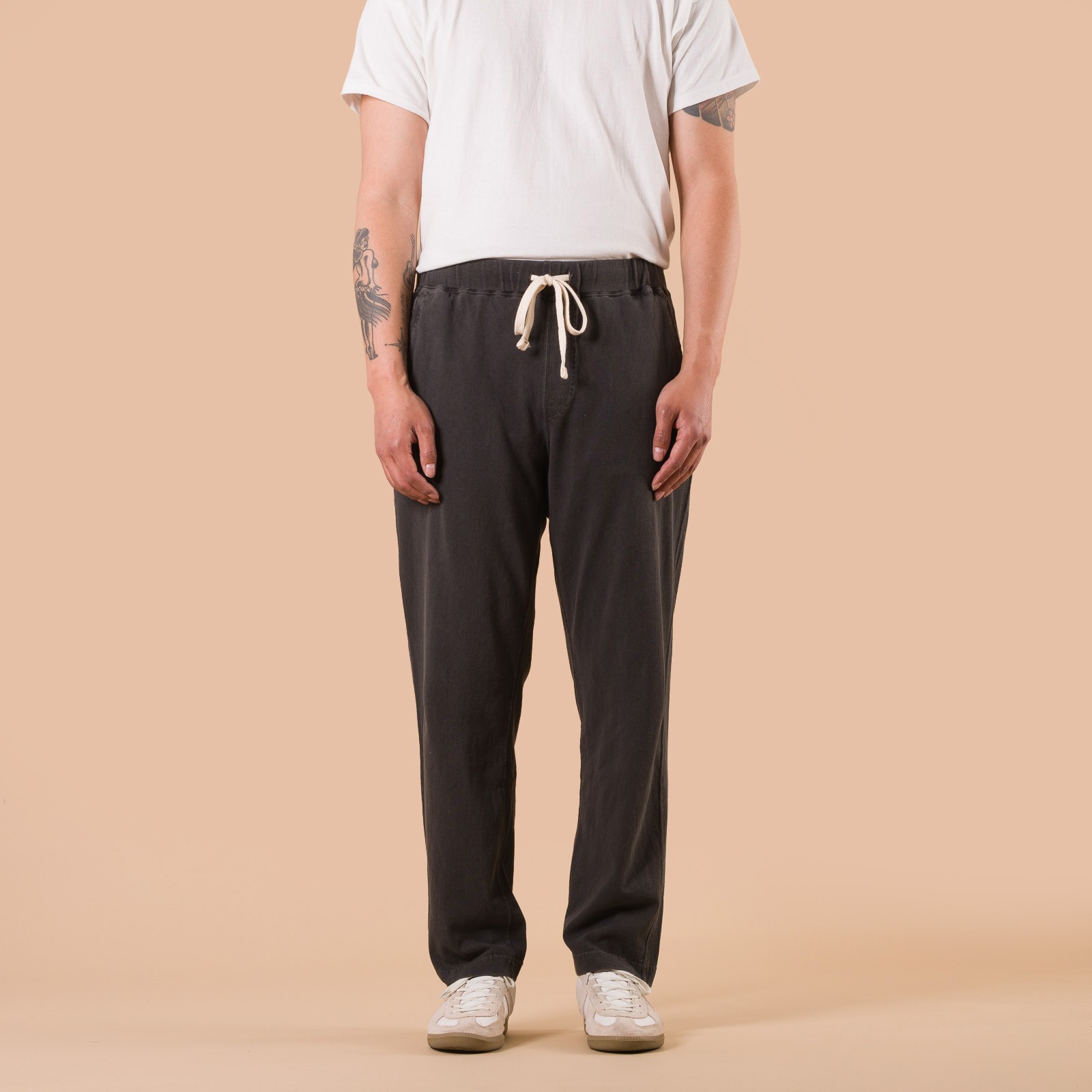 Image flâneurs jogging lége Good On Tee Pants porté P-Black de face